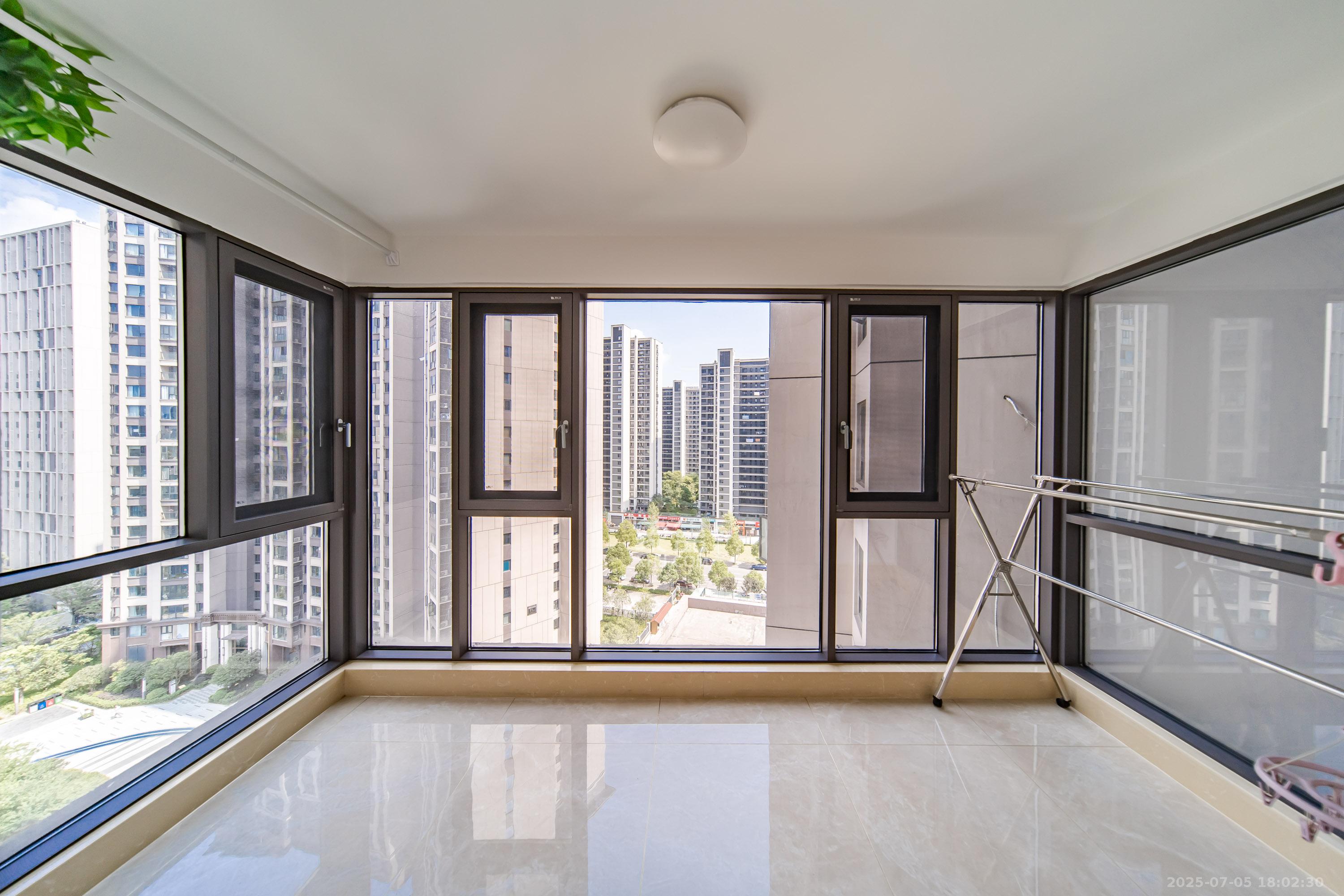 深业鹭栖府 4室2厅2卫 198.0万 深业鹭栖府 4室2厅2卫 198.0万阳台