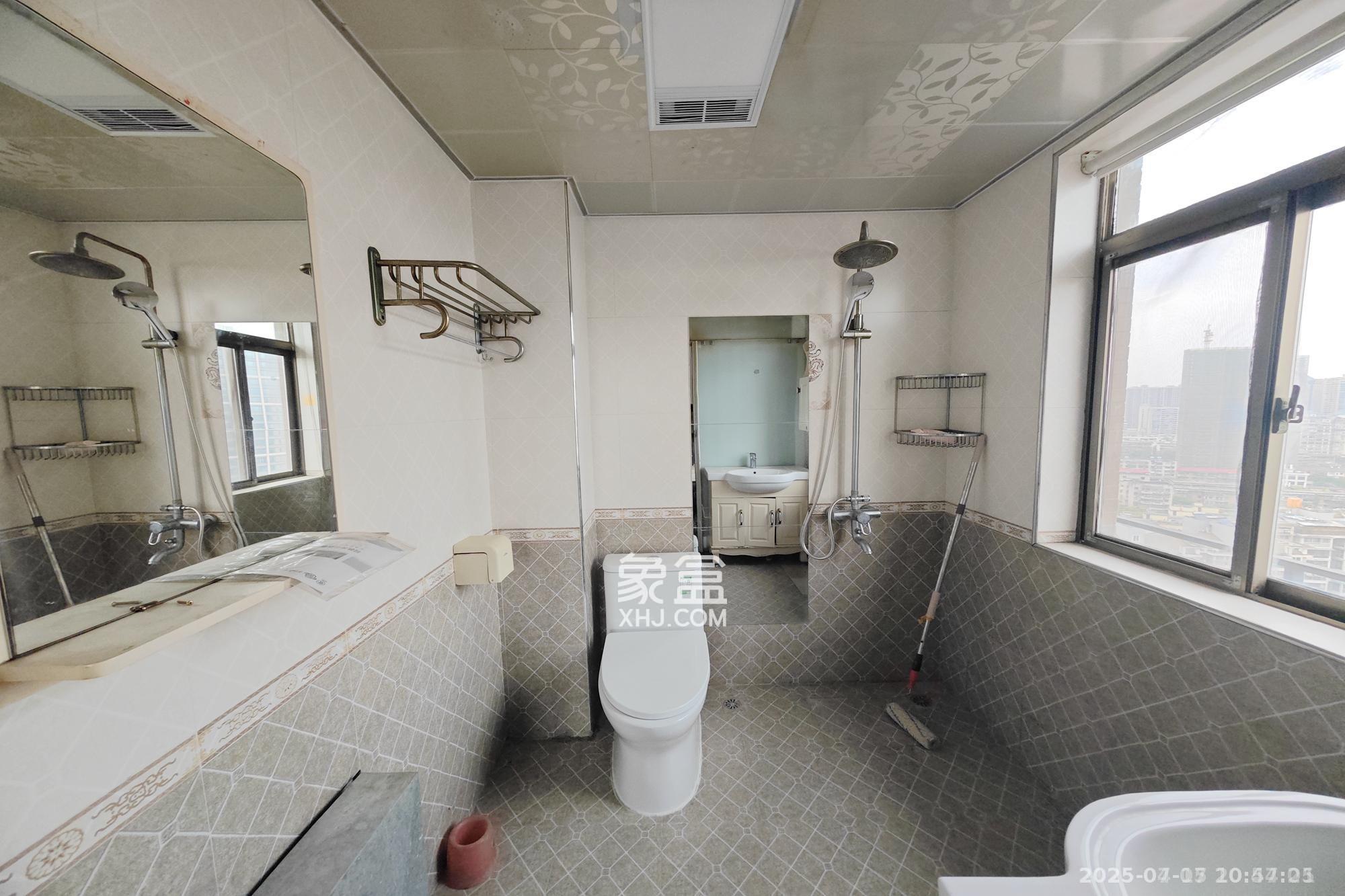 城南郡 5室2厅2卫 3600.0元/月 城南郡 5室2厅2卫 3600.0元/月室内图