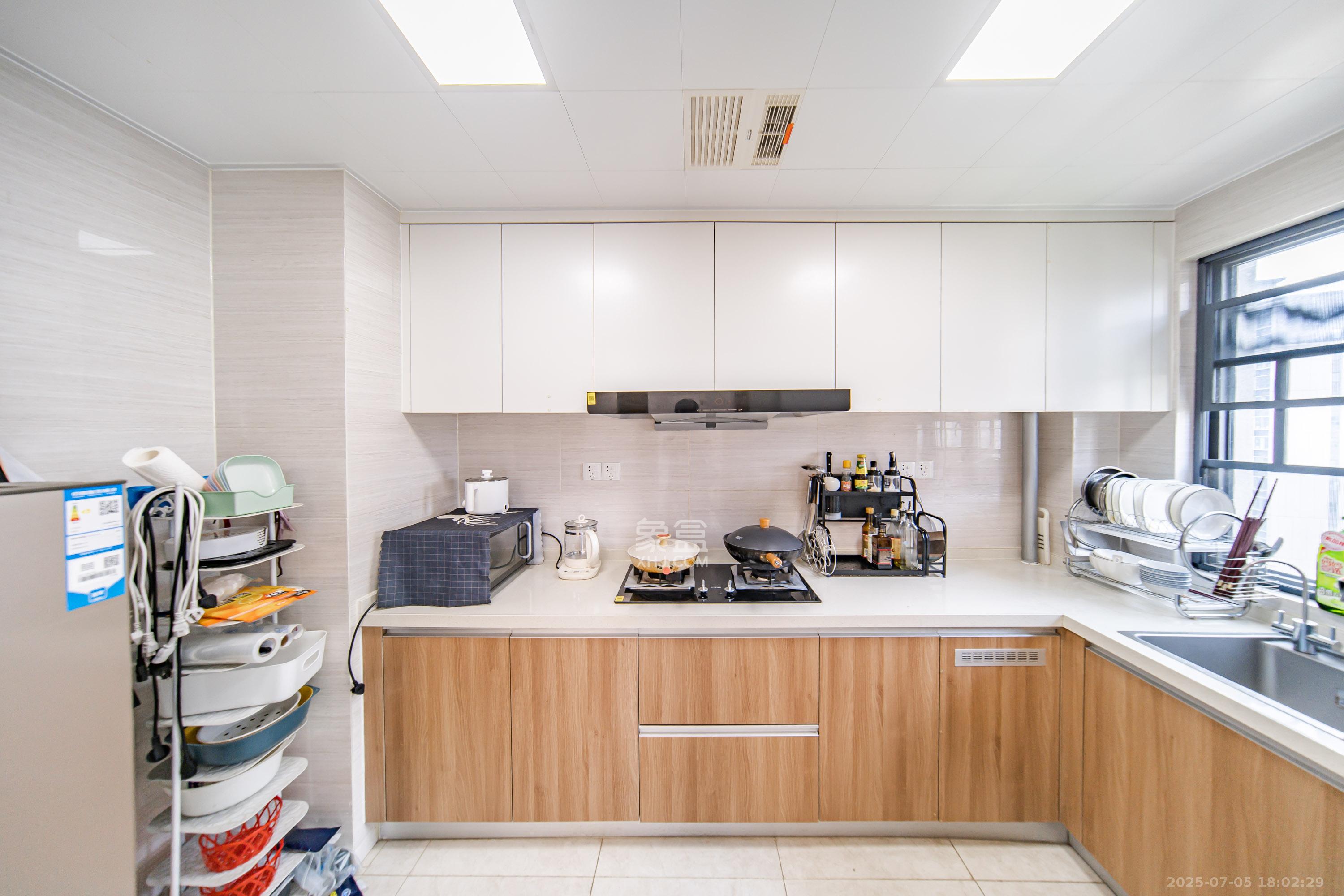 深业鹭栖府 4室2厅2卫 198.0万 深业鹭栖府 4室2厅2卫 198.0万厨房