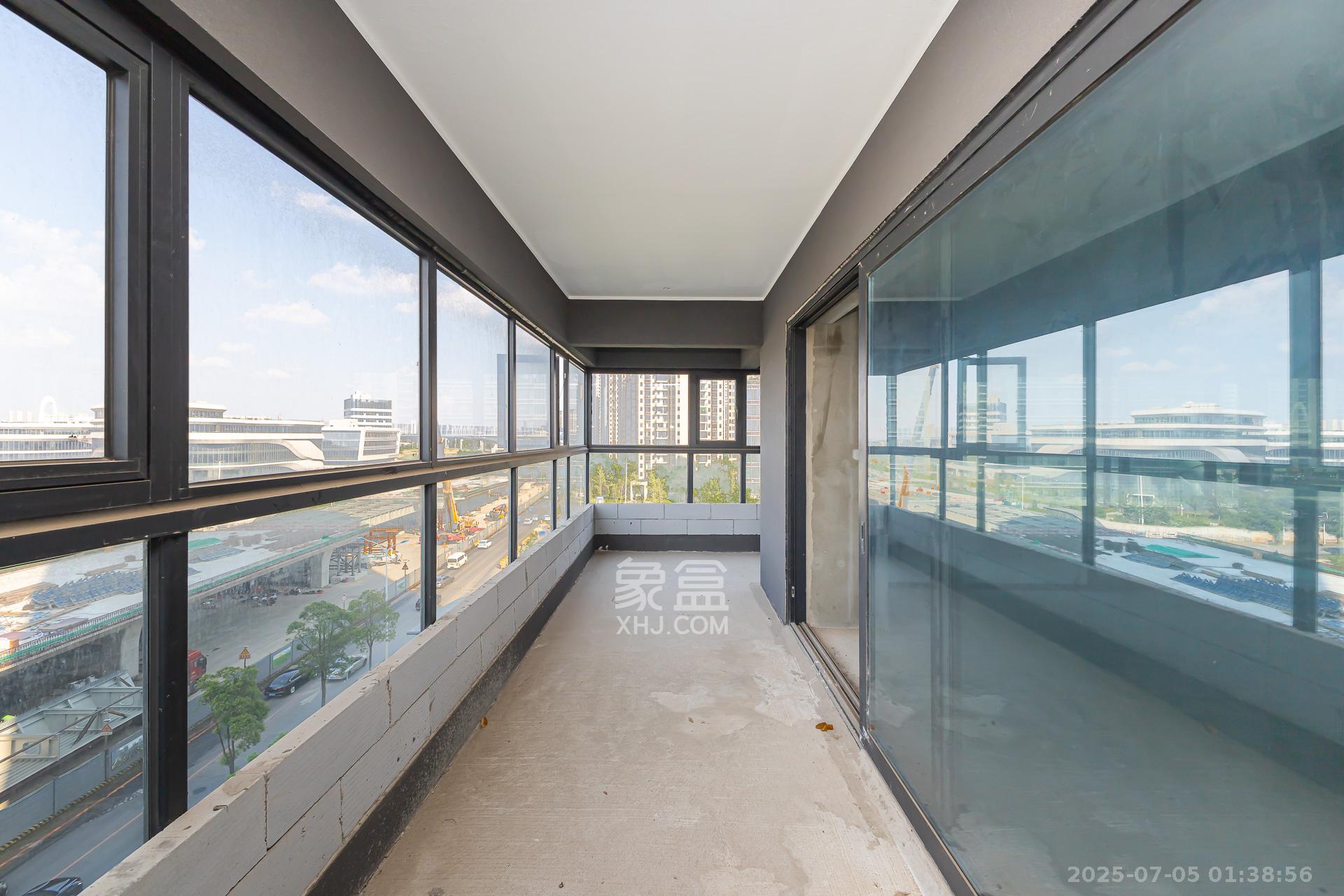 越秀湘江星汇城一期 4室2厅3卫 260.0万 越秀湘江星汇城一期 4室2厅3卫 260.0万阳台