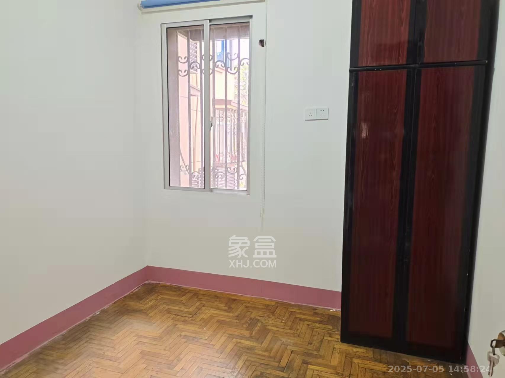 八一路417号大院 3室1厅1卫 2500.0元/月 八一路417号大院 3室1厅1卫 2500.0元/月室内图