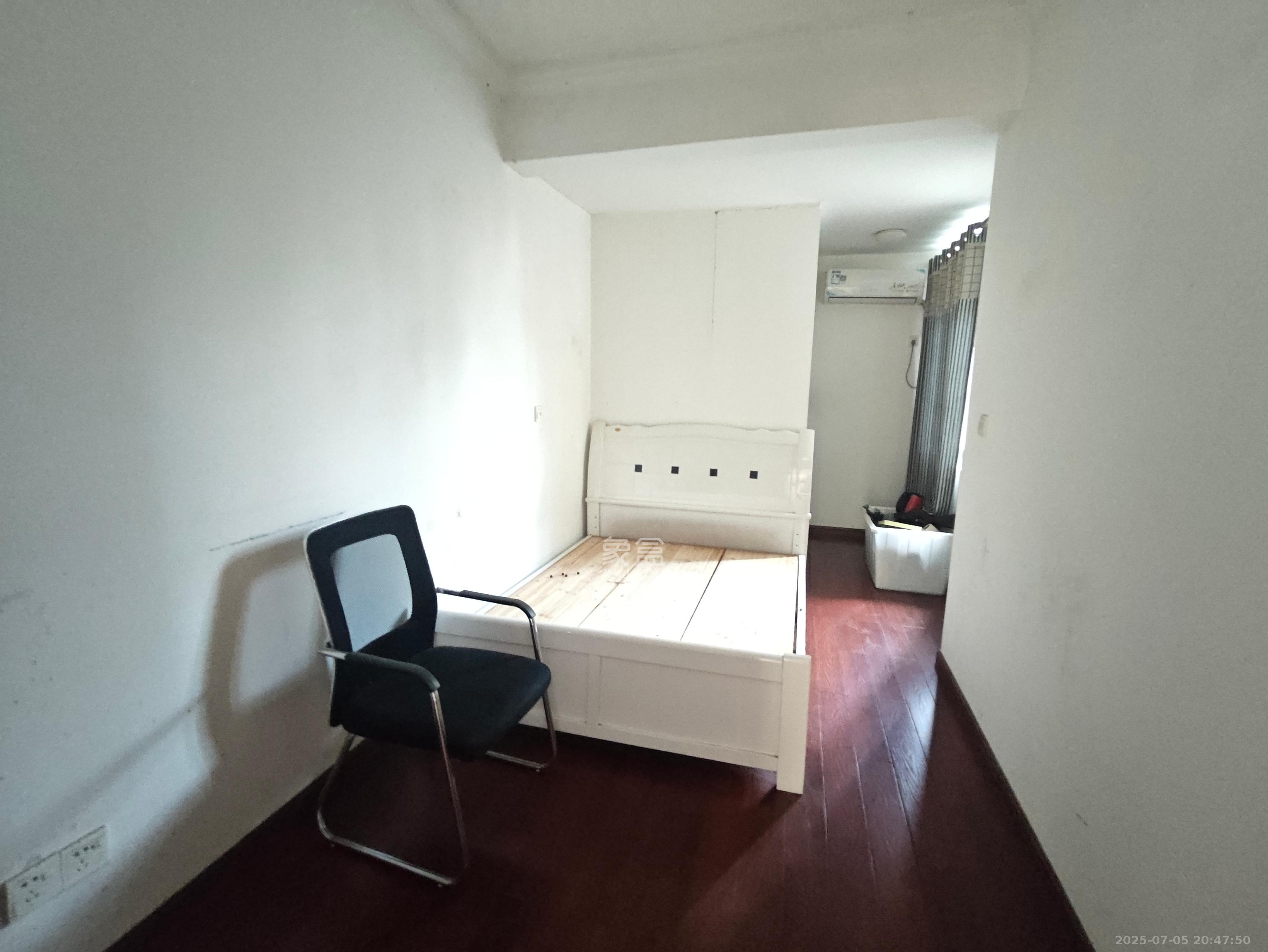 浩龙音乐界 3室1厅1卫 2000.0元/月 浩龙音乐界 3室1厅1卫 2000.0元/月室内图