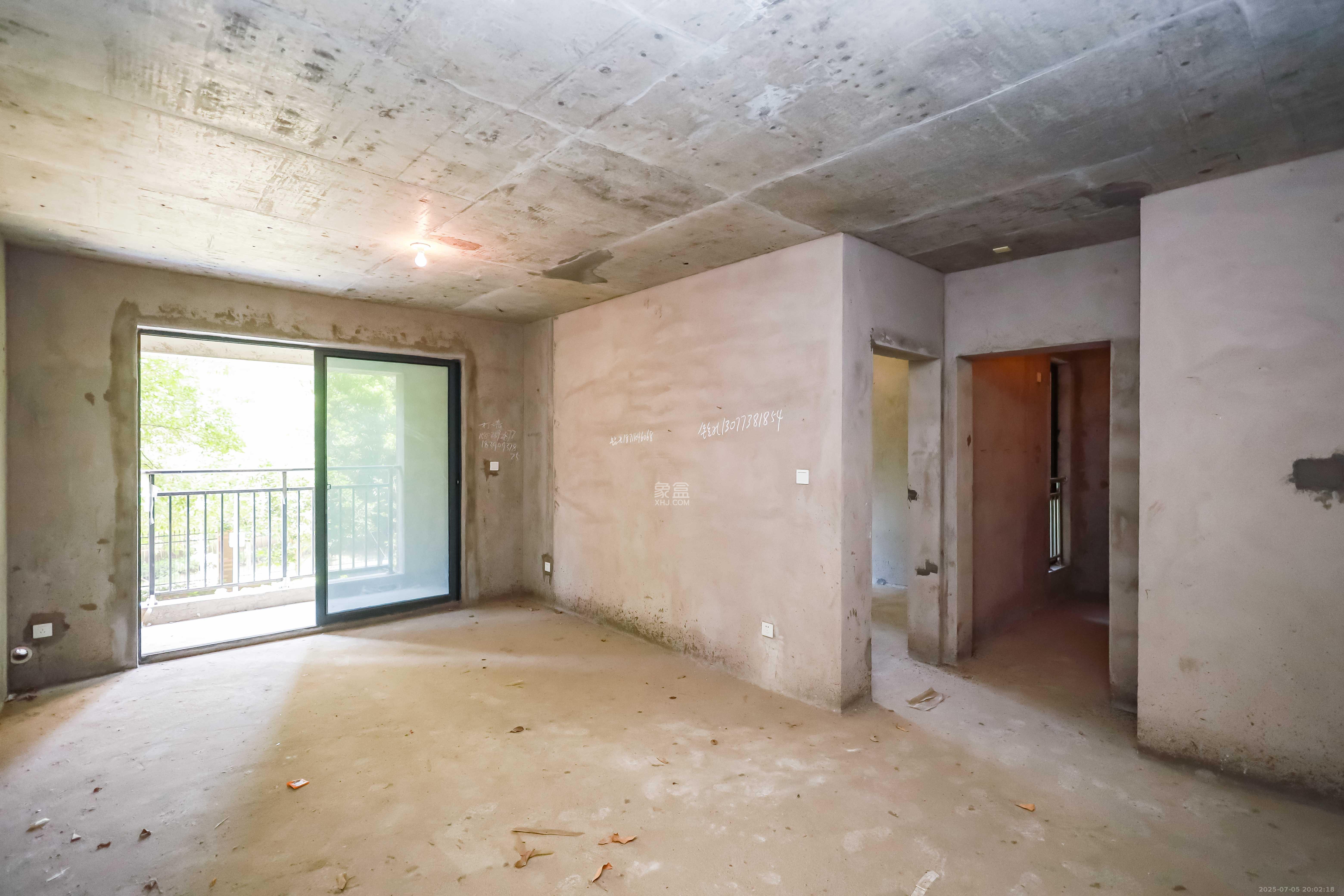 广泰锦苑 3室2厅1卫 71.0万 广泰锦苑 3室2厅1卫 71.0万客厅