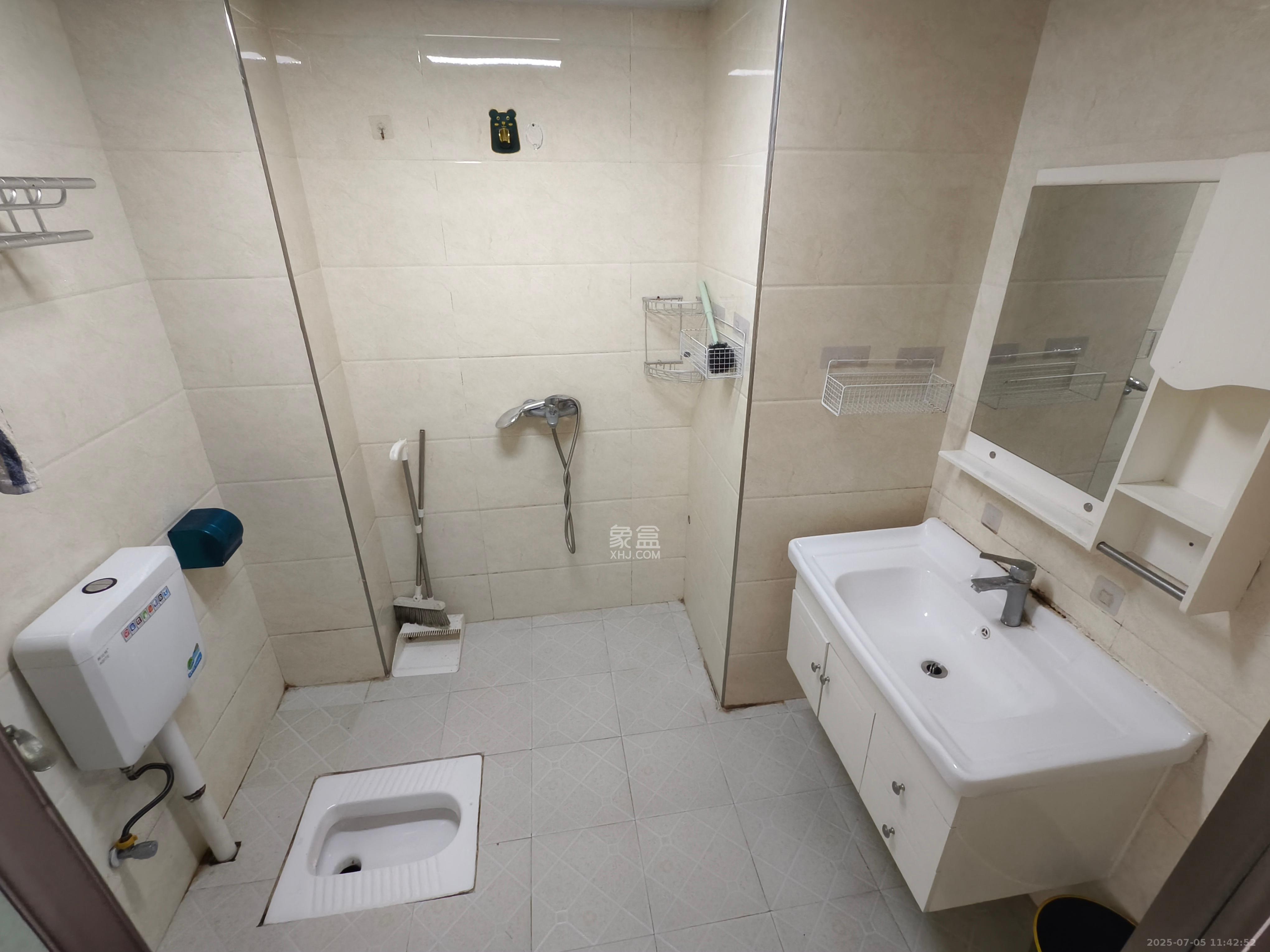 圭塘三小区 1室1厅1卫 1700.0元/月 圭塘三小区 1室1厅1卫 1700.0元/月室内图