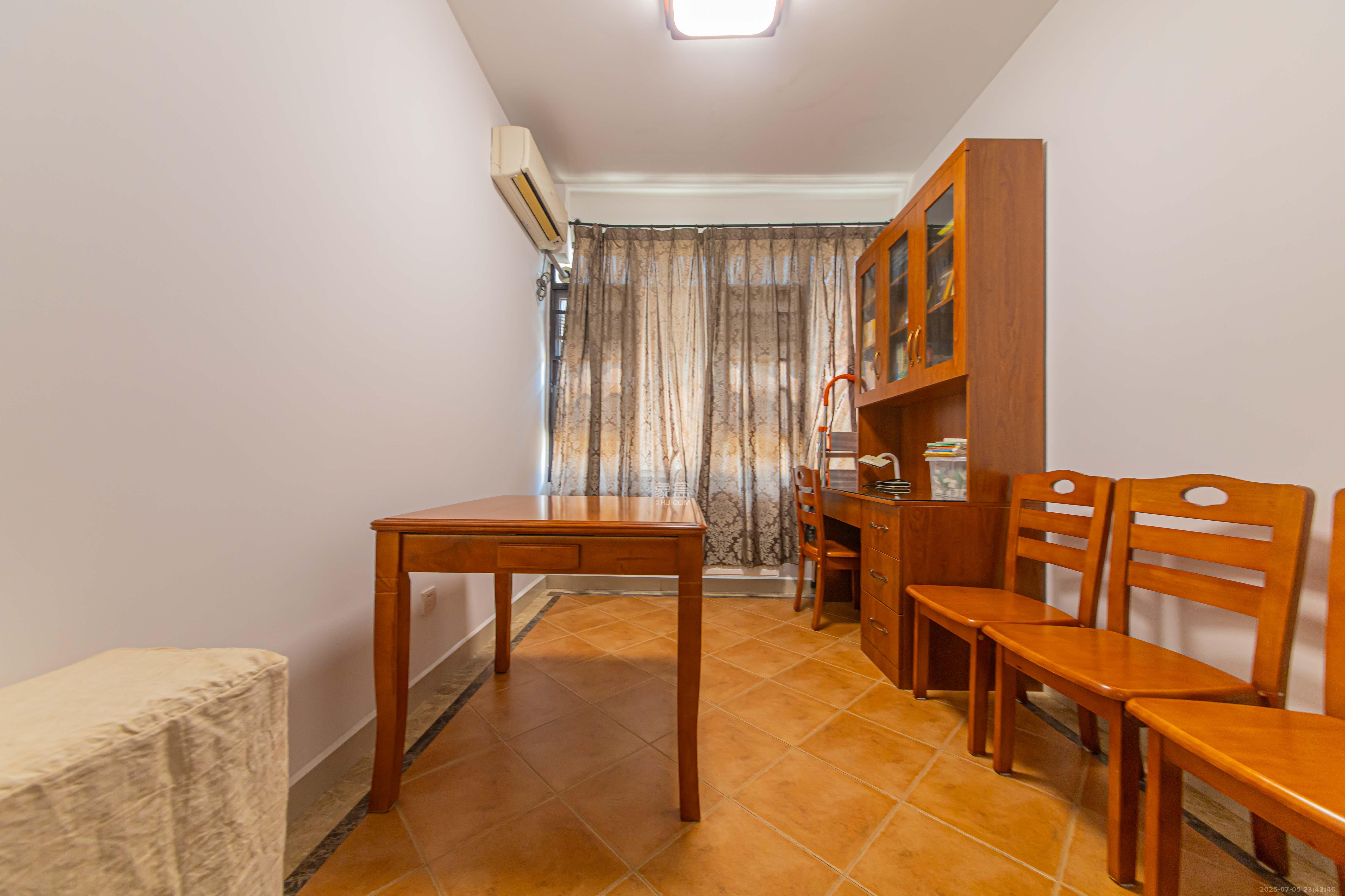 大唐印象一期云海湾 5室2厅2卫 190.0万 大唐印象一期云海湾 5室2厅2卫 190.0万卧室