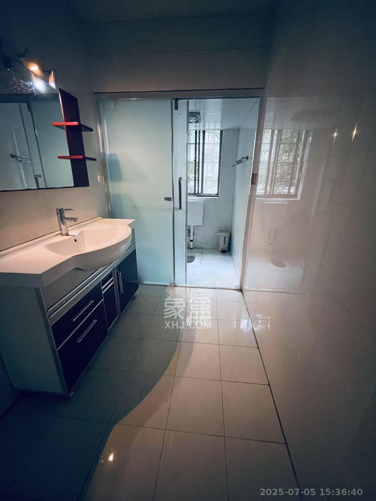 金峰小区北院（七里营社区）  4室2厅2卫    2300.0元/月室内图