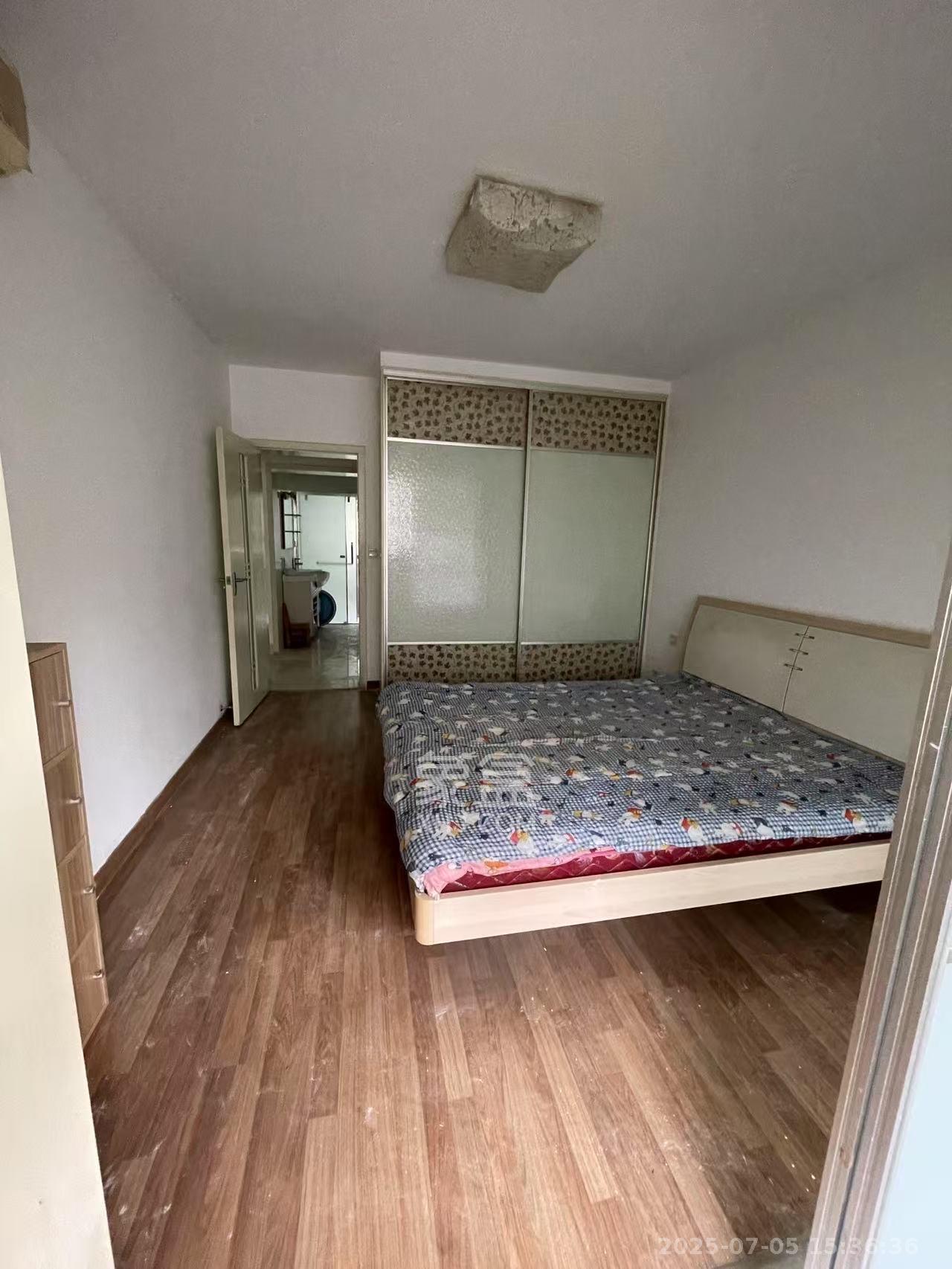 金峰小区北院(七里营社区) 4室2厅2卫 2300.0元/月 金峰小区北院(七里营社区) 4室2厅2卫 2300.0元/月室内图