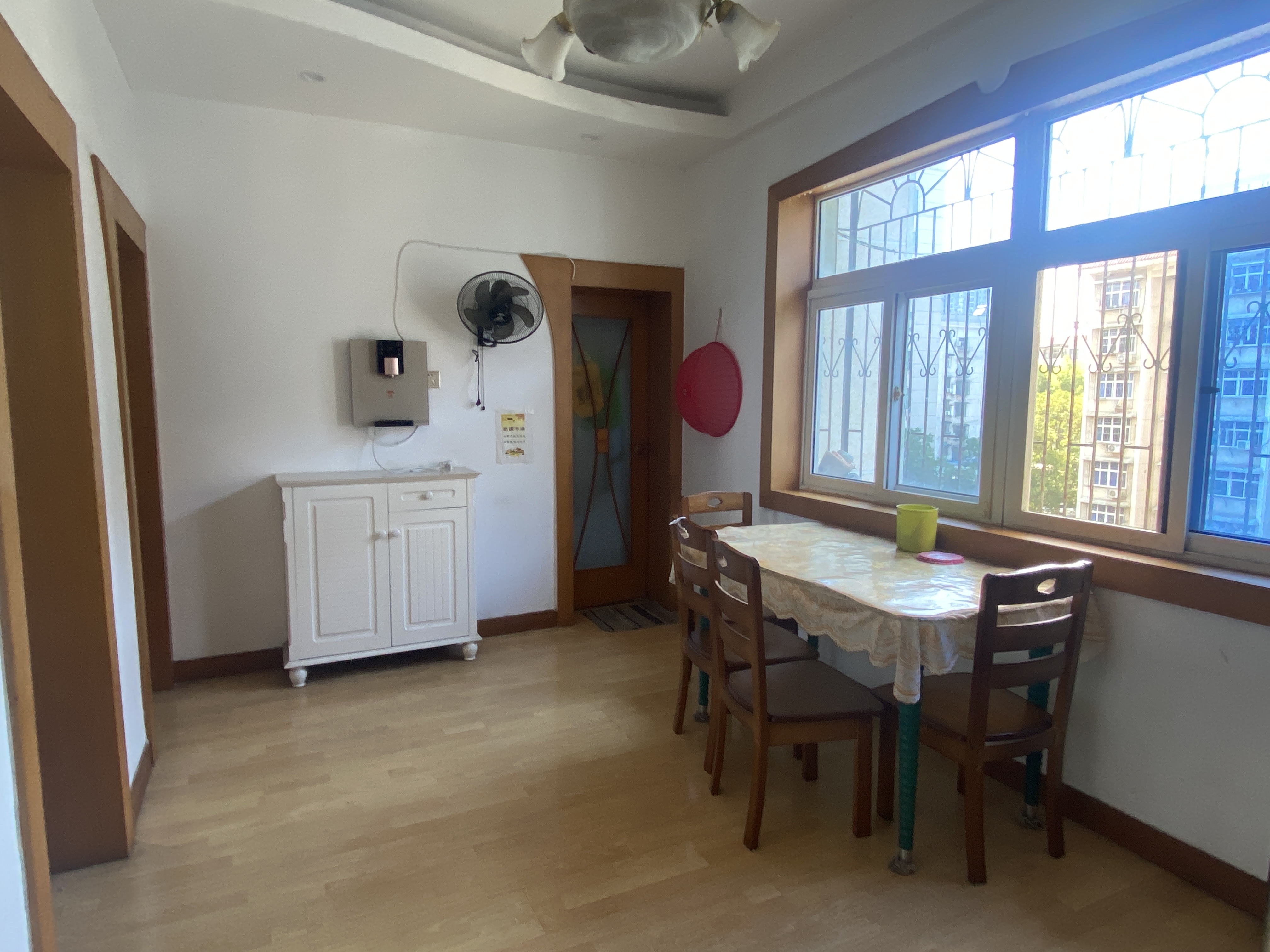 区税务局家属楼 3室2厅2卫 49.8万 区税务局家属楼 3室2厅2卫 49.8万客厅