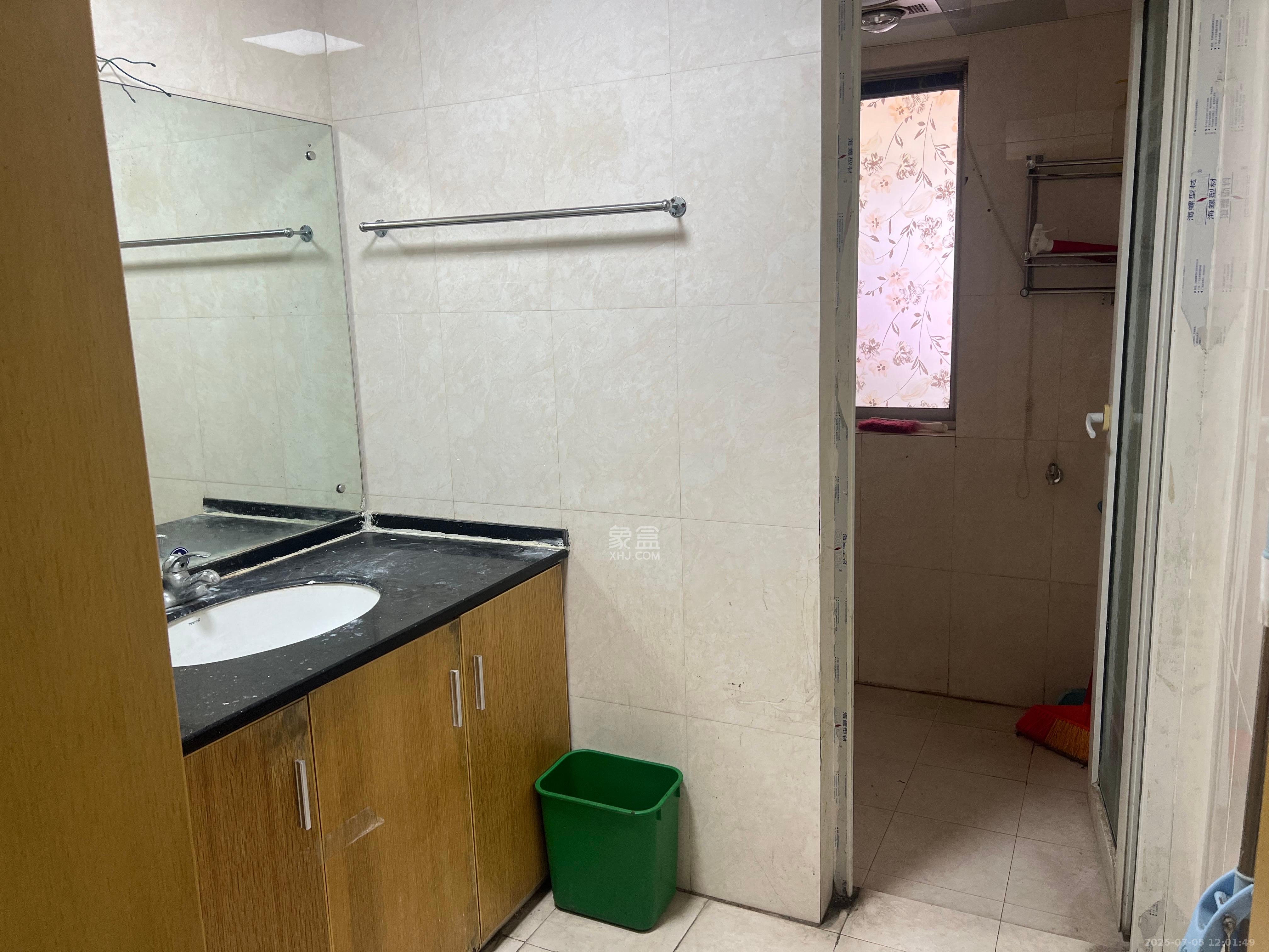 府后路安置小区（道坡小区）  3室2厅2卫   1800.00元/月室内图