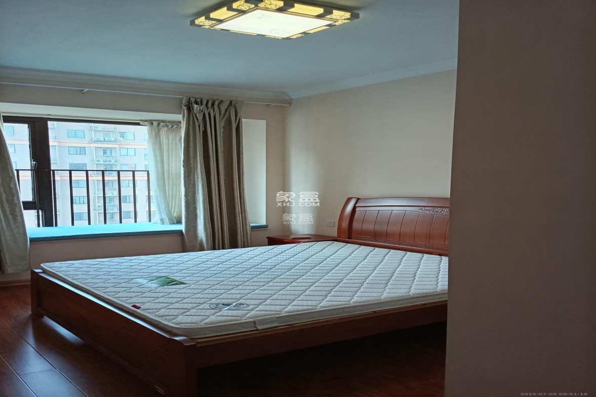 华润凤凰城三期  2室2厅1卫    2000.0元/月 华润凤凰城三期  2室2厅1卫    2000.0元/月室内图