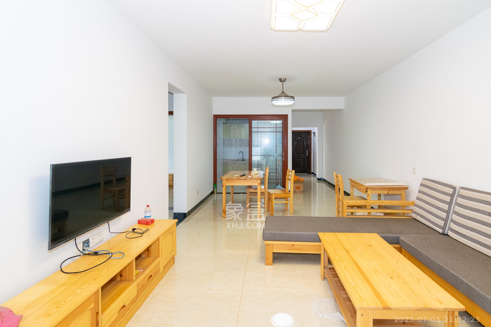 润和长郡(润和紫郡二三期) 1室0厅0卫 71.8万 润和长郡(润和紫郡二三期) 1室0厅0卫 71.8万客厅