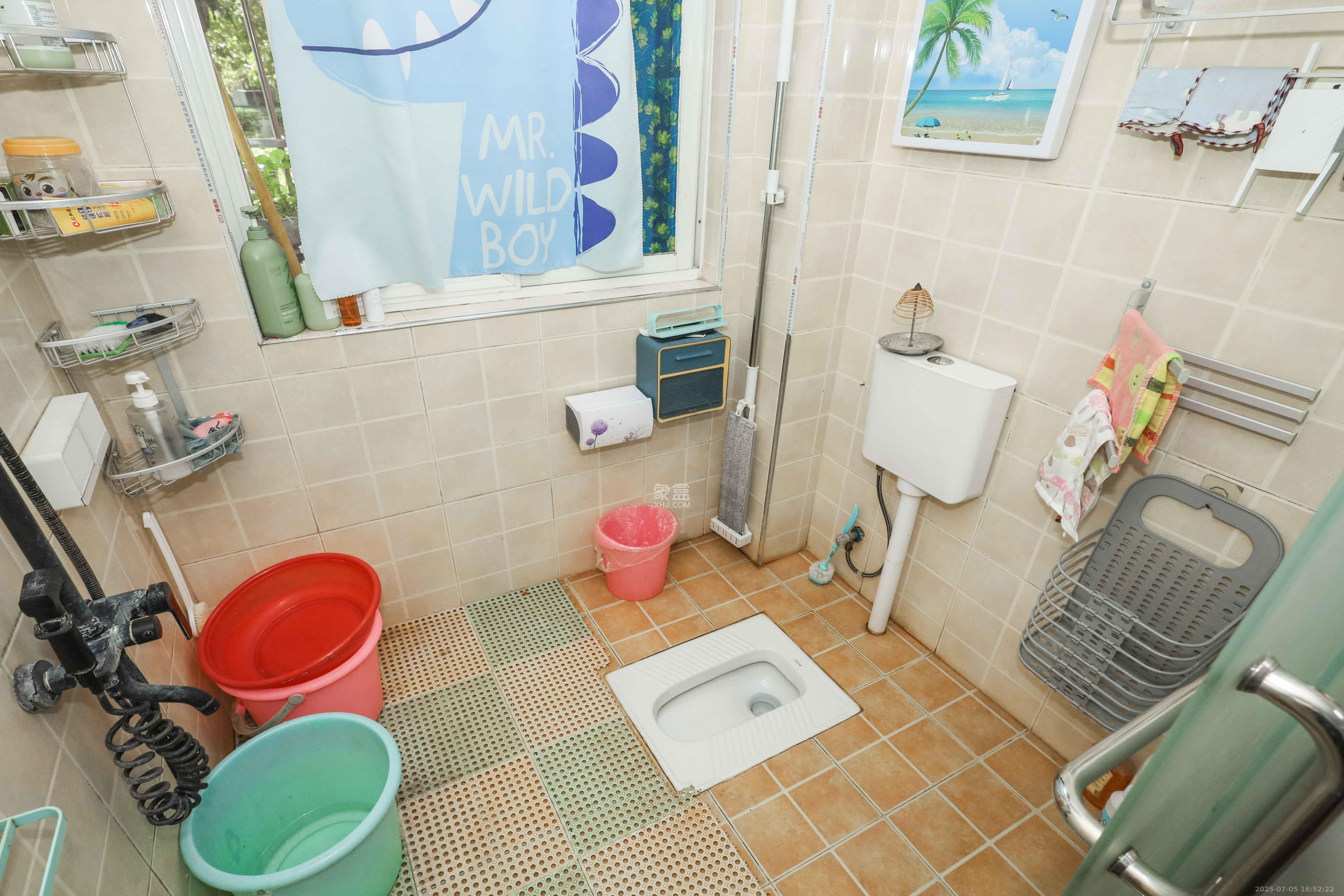 山水英伦  3室2厅2卫   82.00万卫生间
