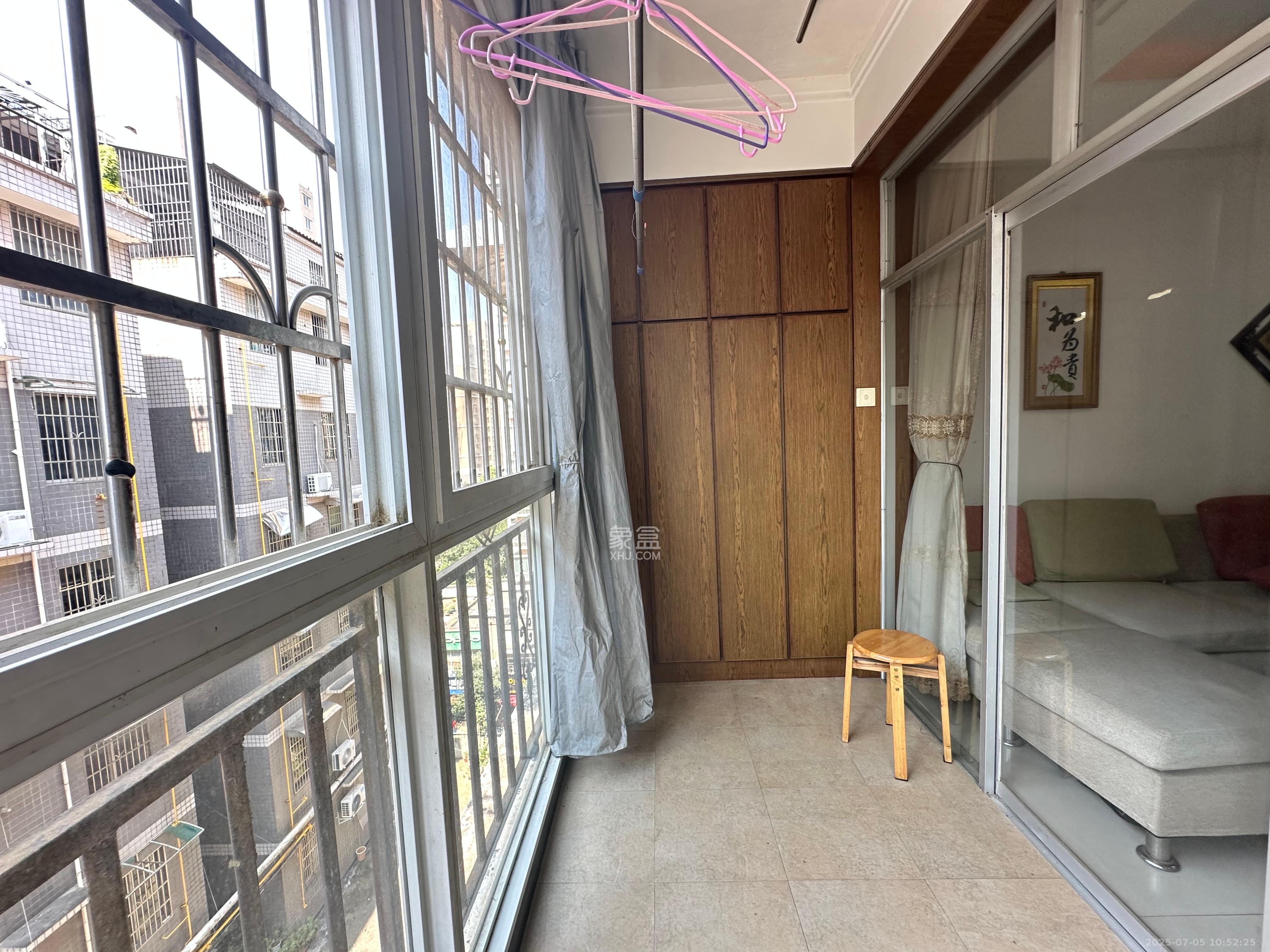 湘绣城 3室2厅2卫 1500.0元/月 湘绣城 3室2厅2卫 1500.0元/月室内图