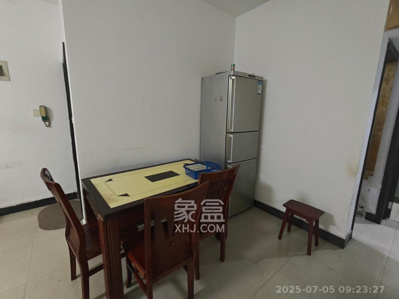 中天佳园  1室2厅2卫   1300.00元/月室内图