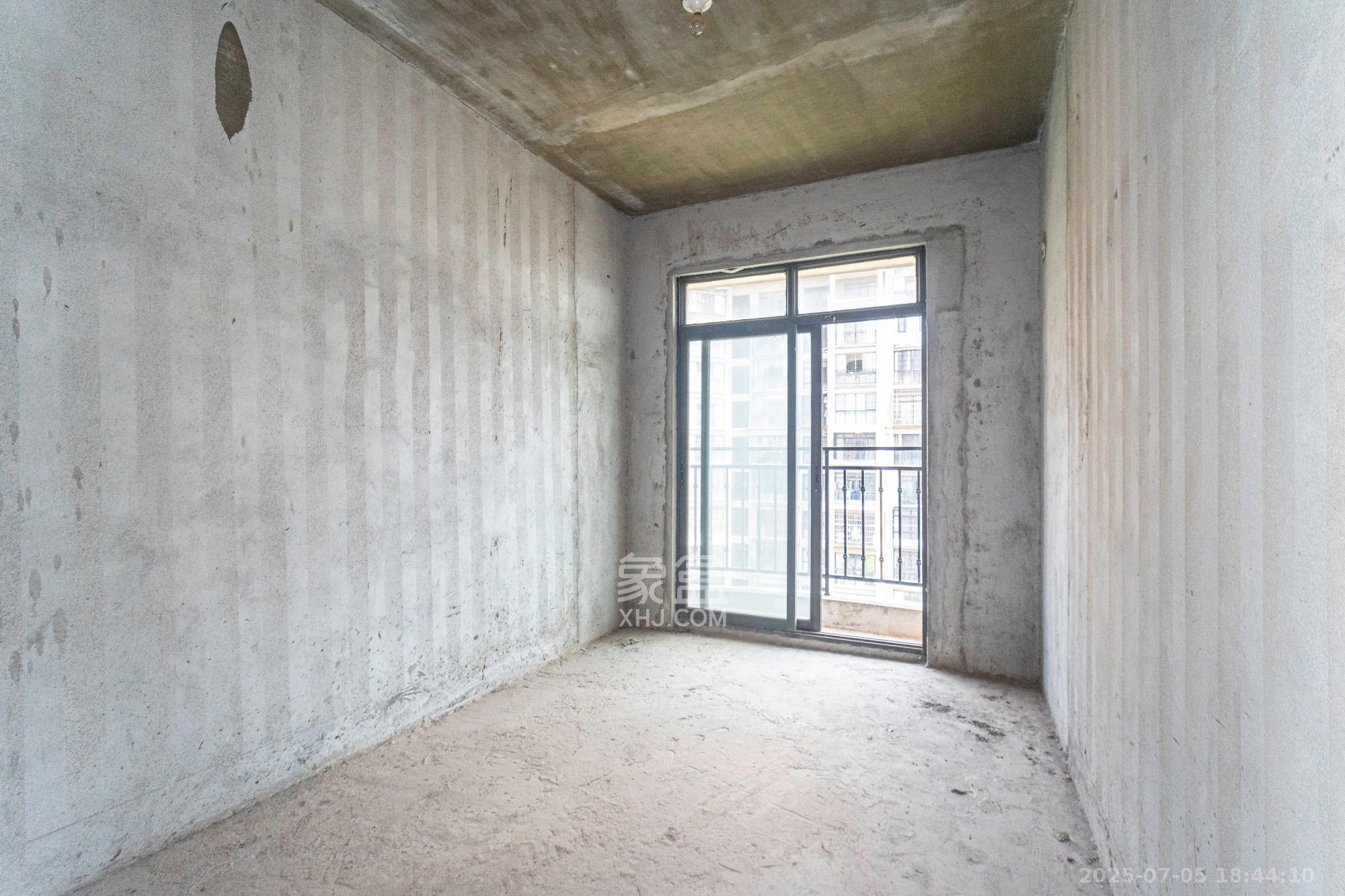 康桥长郡 4室2厅2卫 75.0万 康桥长郡 4室2厅2卫 75.0万卧室