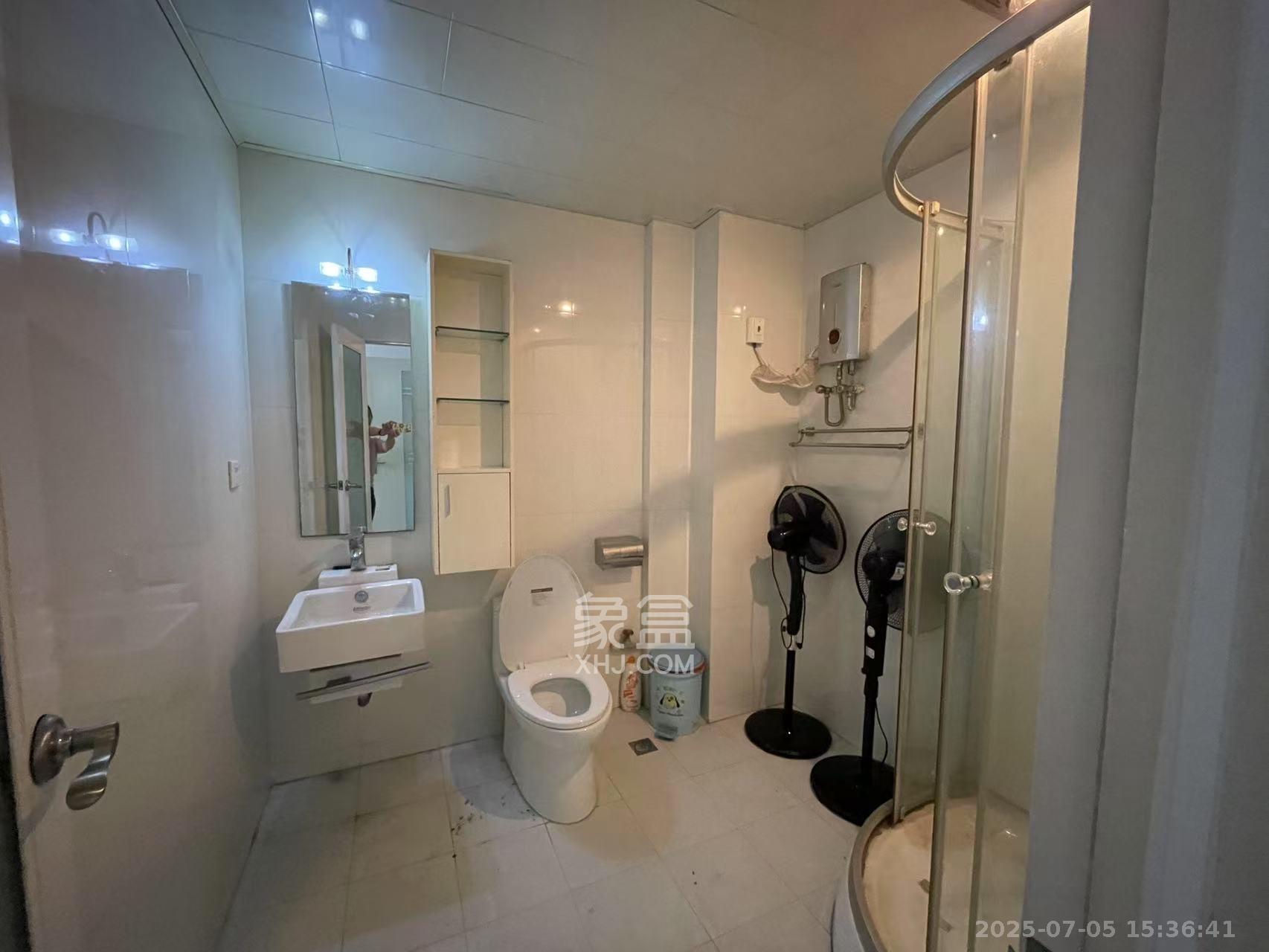 金峰小区北院（七里营社区）  4室2厅2卫    2300.0元/月室内图