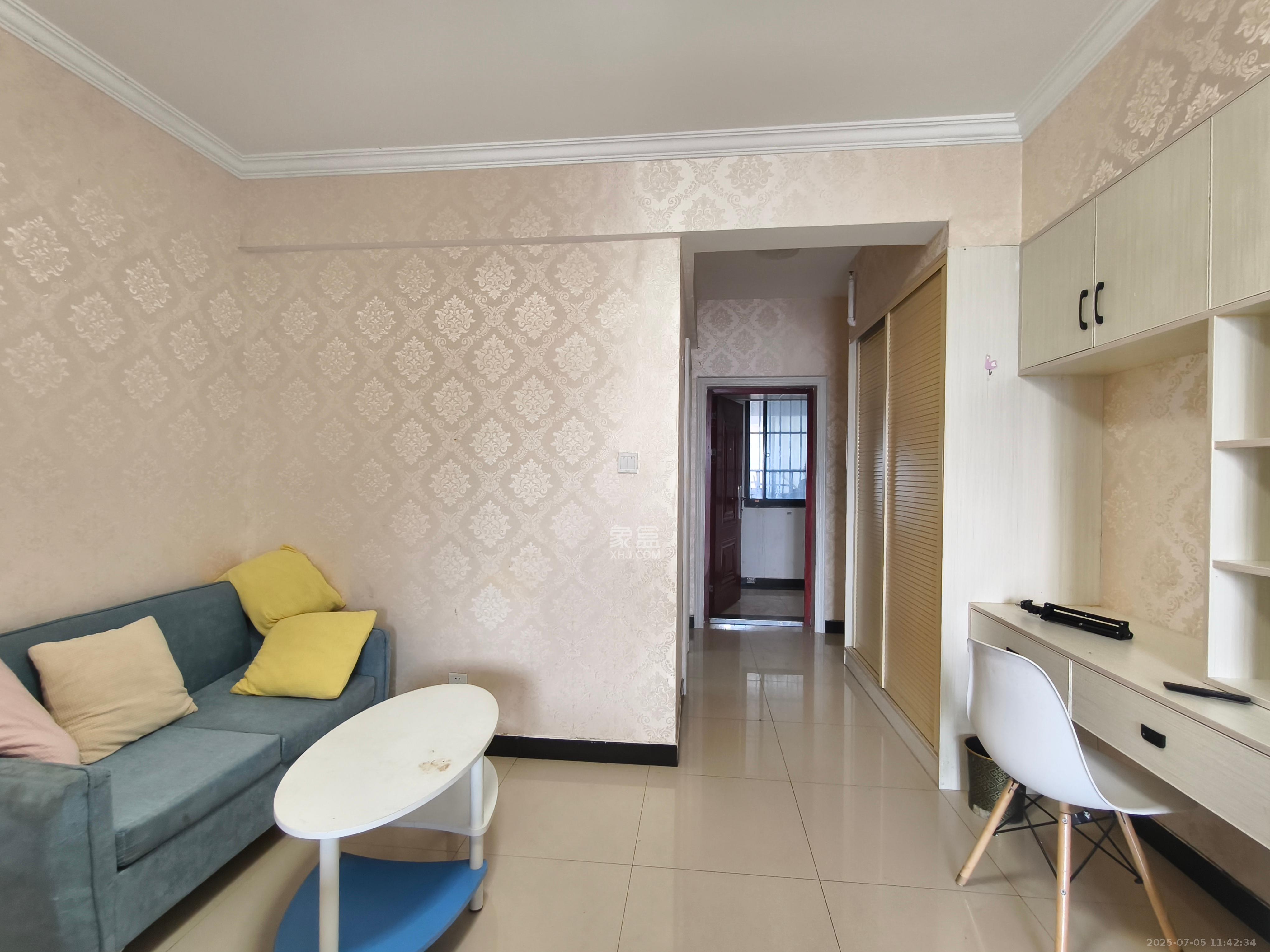 圭塘三小区 1室1厅1卫 1700.0元/月 圭塘三小区 1室1厅1卫 1700.0元/月室内图