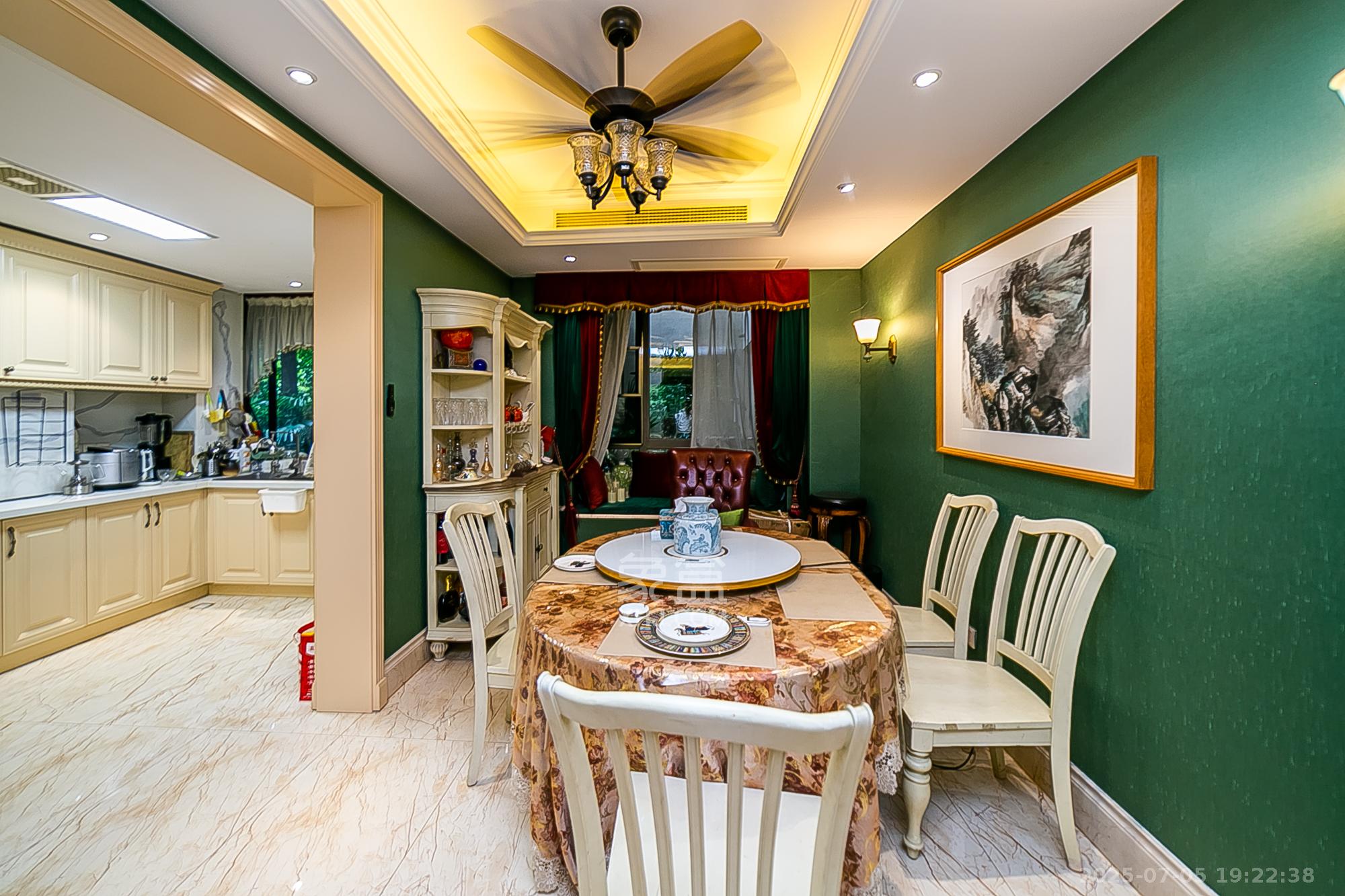 金域南外滩(望江佳园) 3室2厅2卫 348.0万 金域南外滩(望江佳园) 3室2厅2卫 348.0万客厅