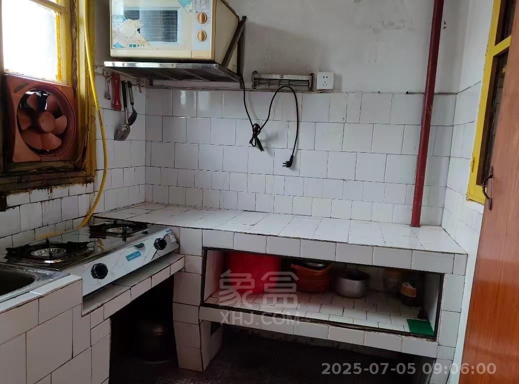 红旗北路散盘 3室1厅1卫 500.0元/月 红旗北路散盘 3室1厅1卫 500.0元/月室内图