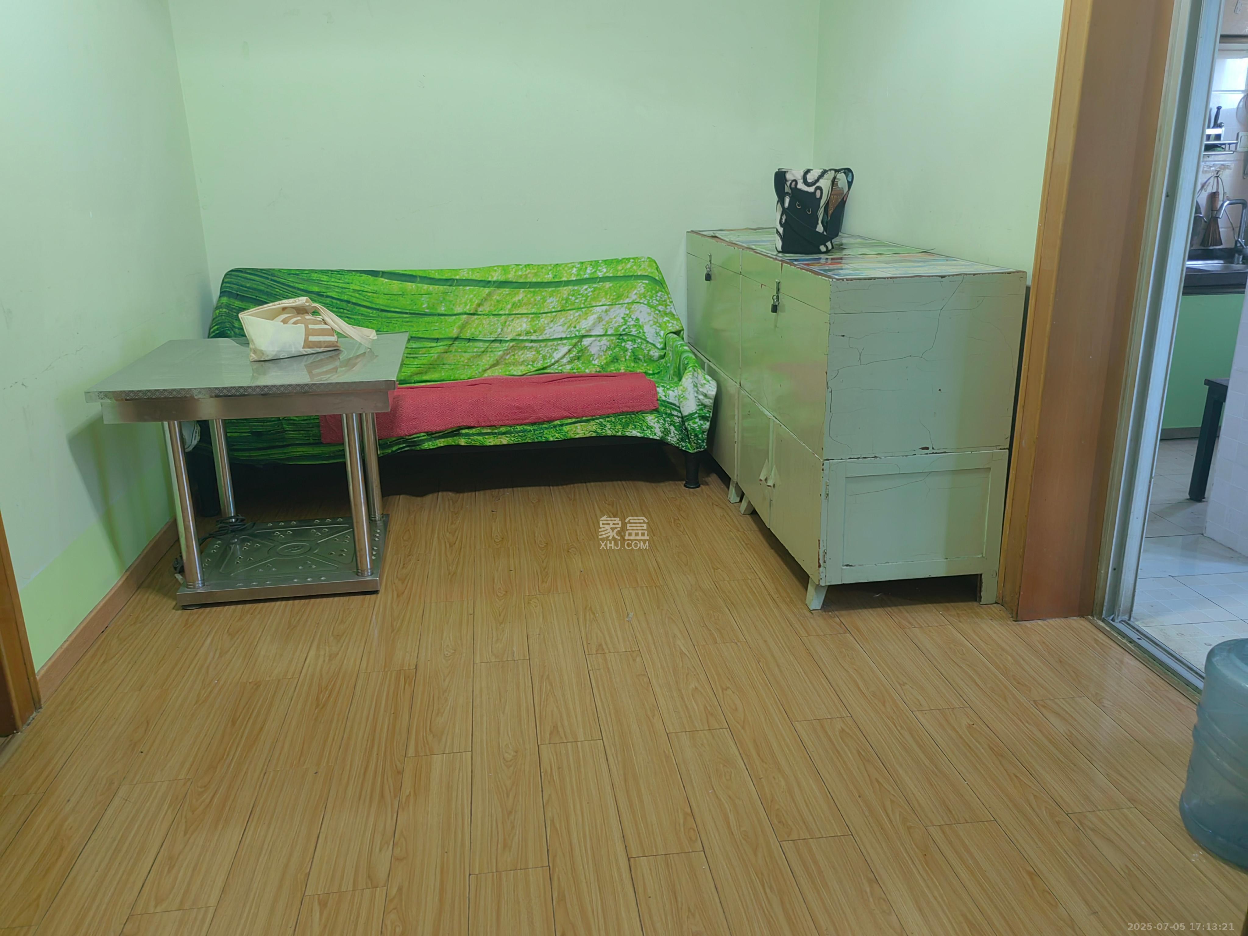 化工宿舍 2室2厅1卫 1900.0元/月 化工宿舍 2室2厅1卫 1900.0元/月室内图