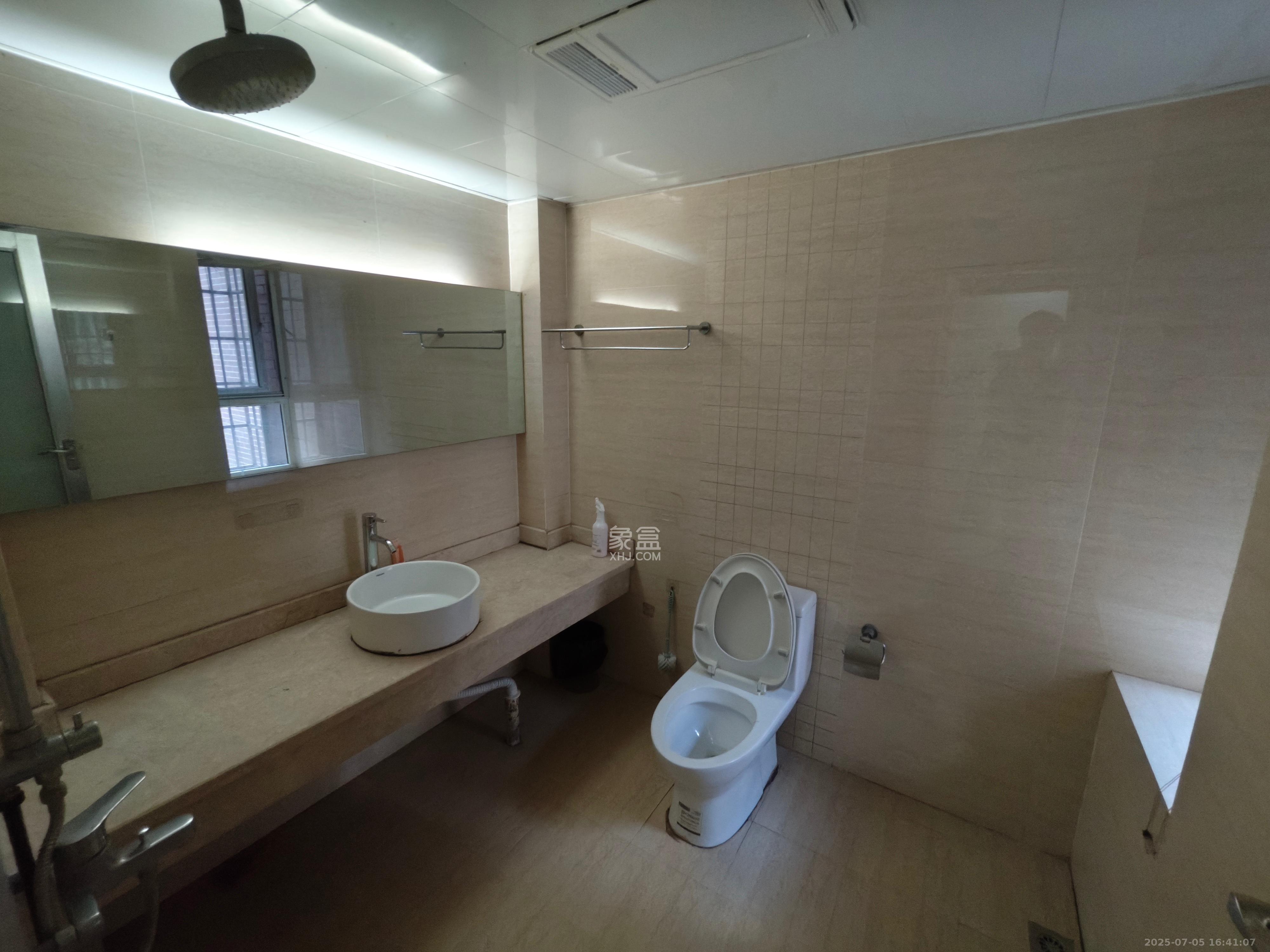 长丰星城  4室2厅2卫   1800.00元/月室内图