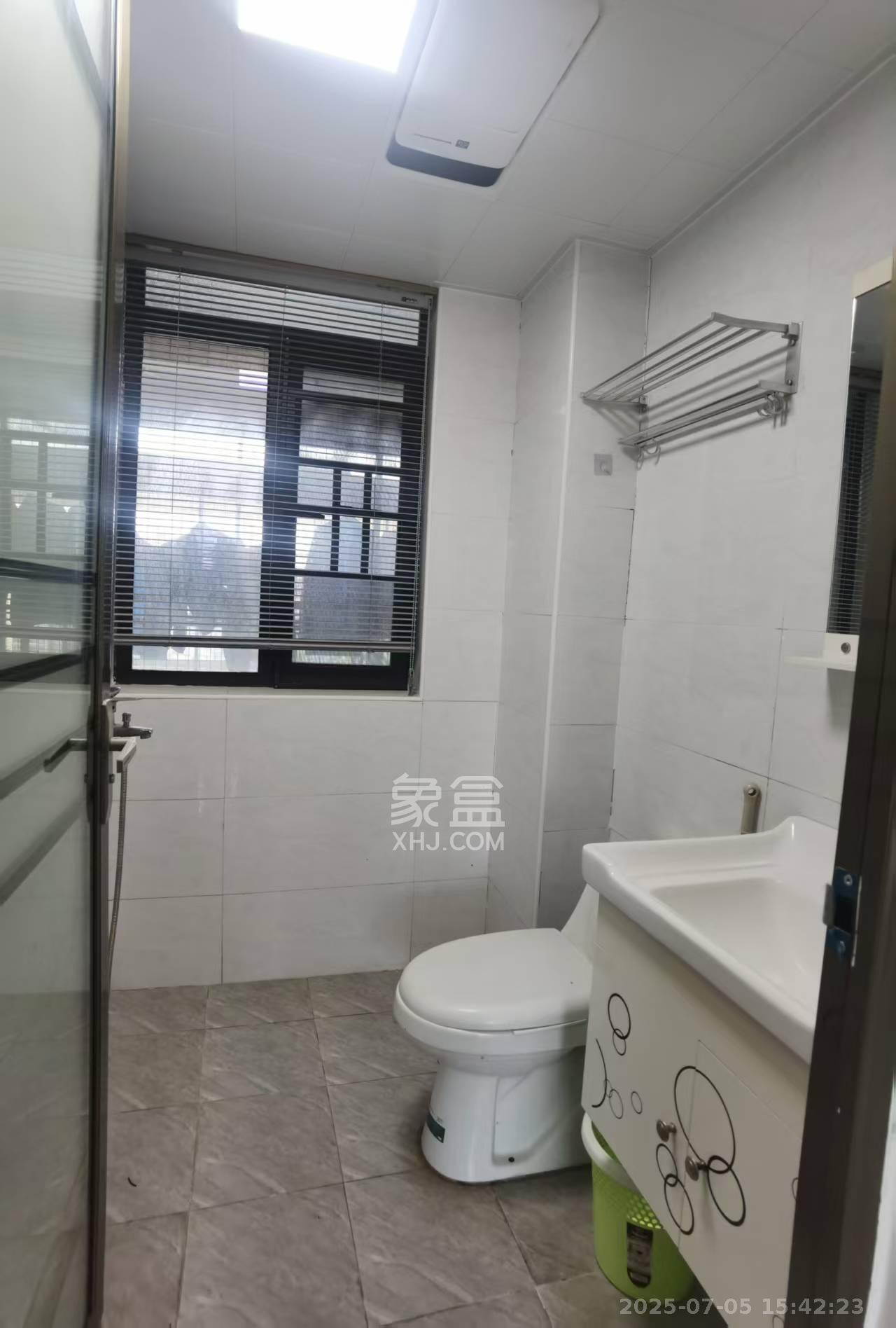 乾源国际  3室2厅2卫    2000.0元/月 乾源国际  3室2厅2卫    2000.0元/月室内图