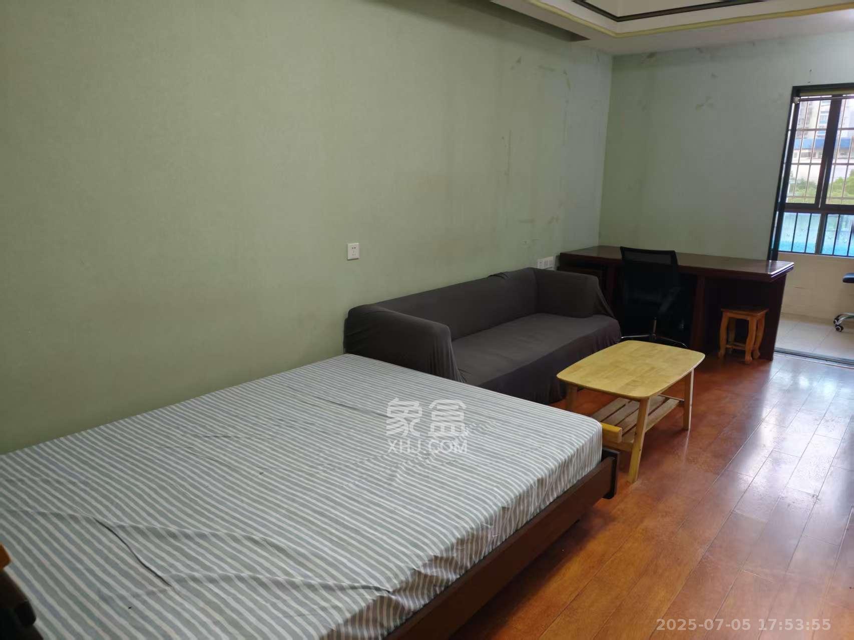 长盛上东区 1室1厅1卫 1600.0元/月 长盛上东区 1室1厅1卫 1600.0元/月室内图