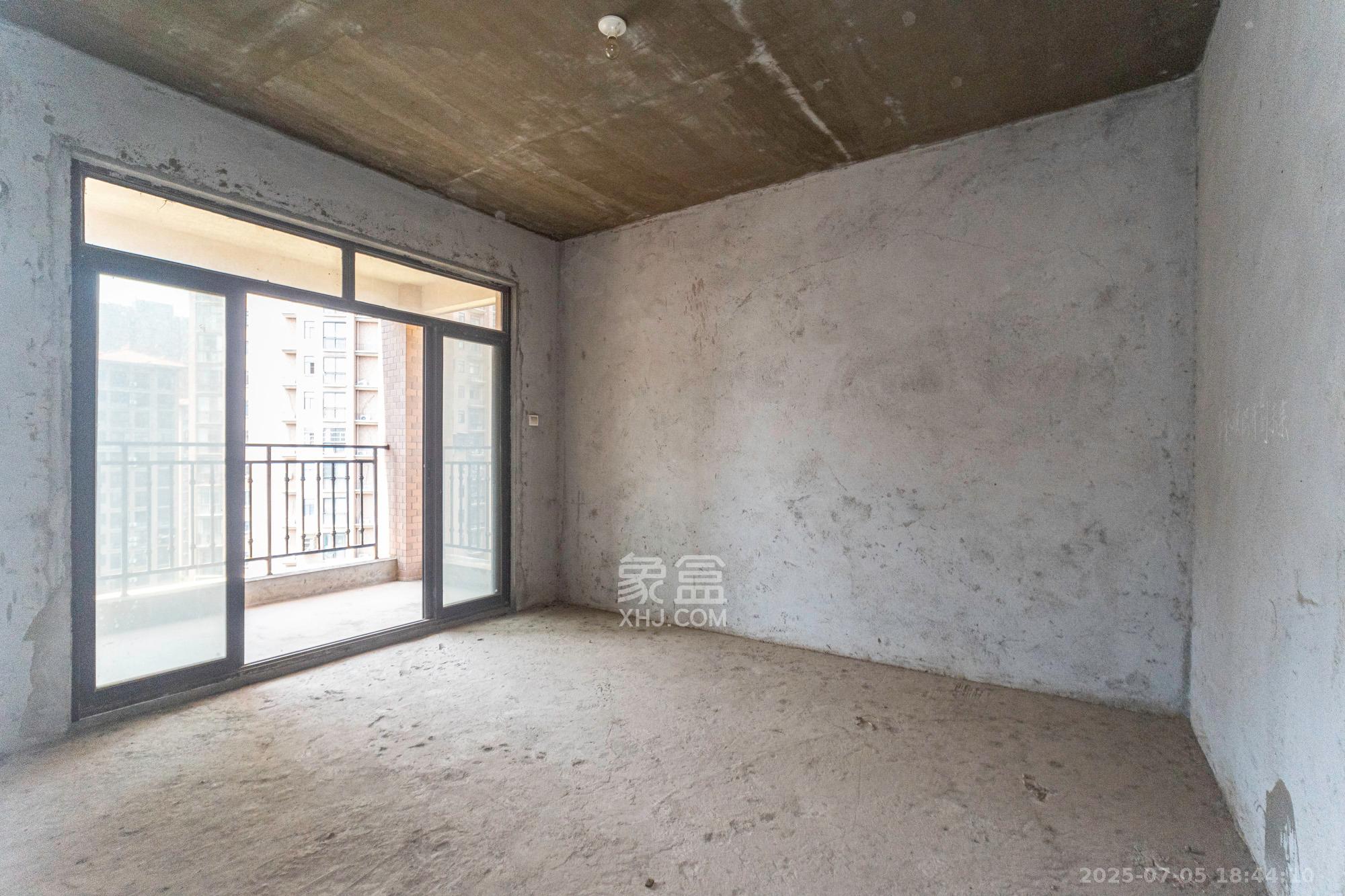 康桥长郡 4室2厅2卫 75.0万 康桥长郡 4室2厅2卫 75.0万卧室