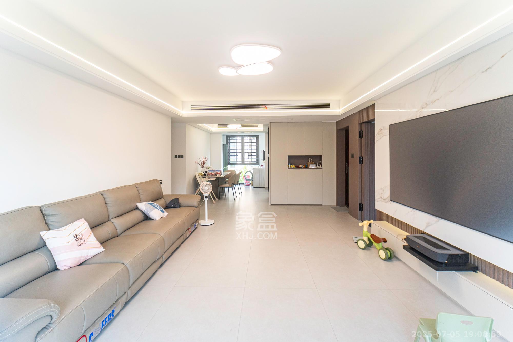 星湖湾二期洋房  4室2厅2卫    178.0万 星湖湾二期洋房  4室2厅2卫    178.0万客厅