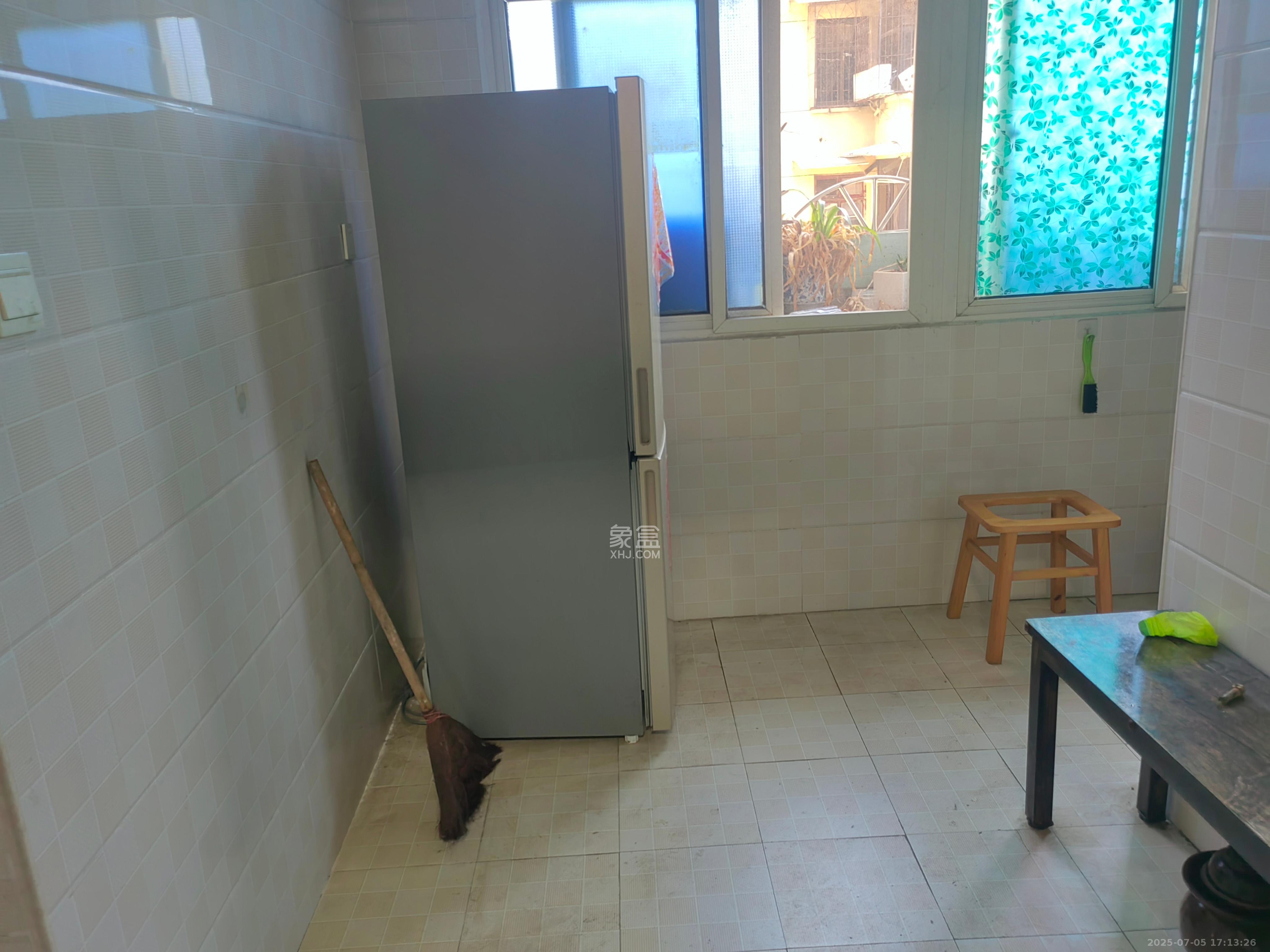 化工宿舍 2室2厅1卫 1900.0元/月 化工宿舍 2室2厅1卫 1900.0元/月室内图