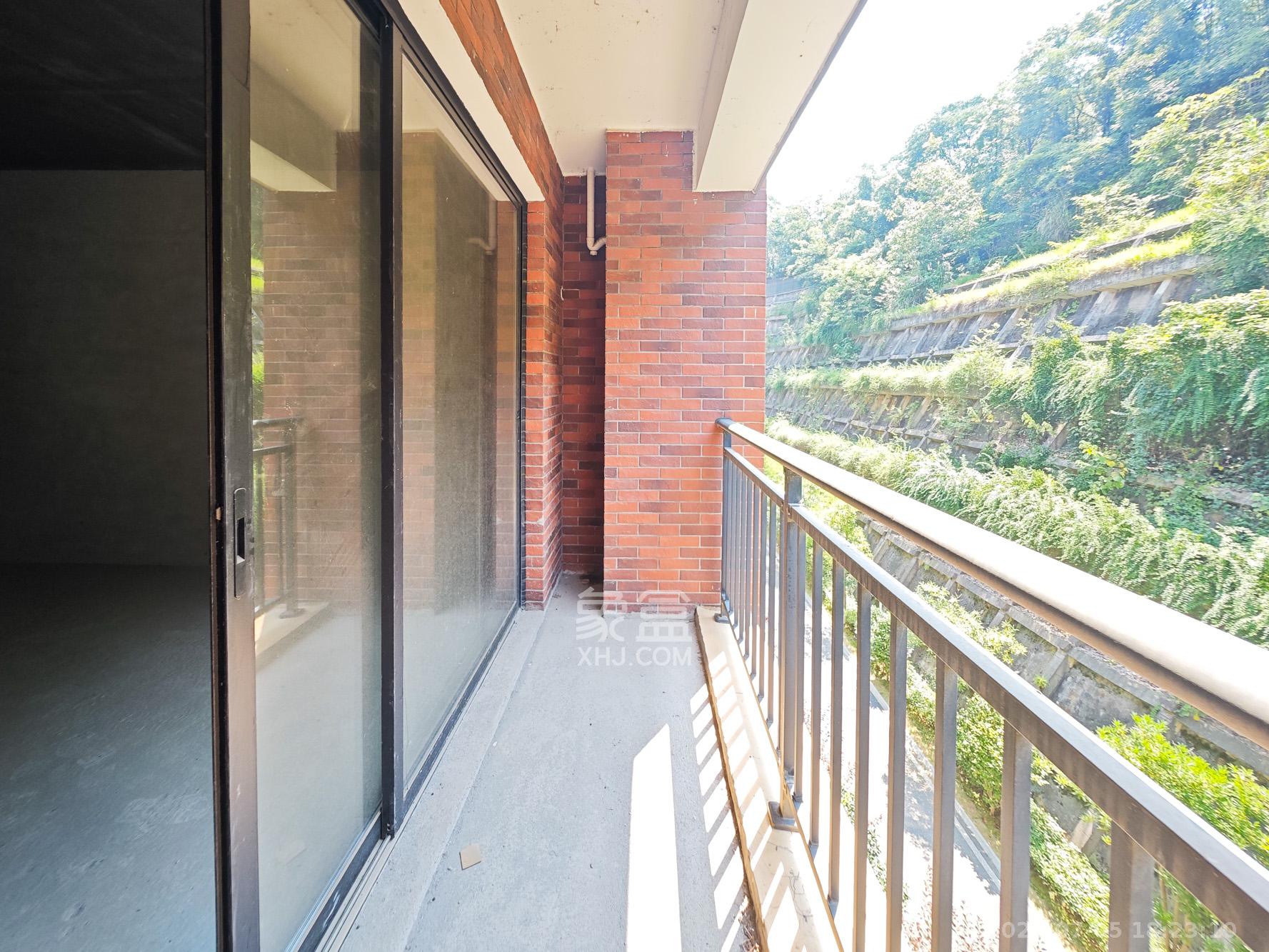 顺天御岭  4室2厅2卫   130.00万阳台