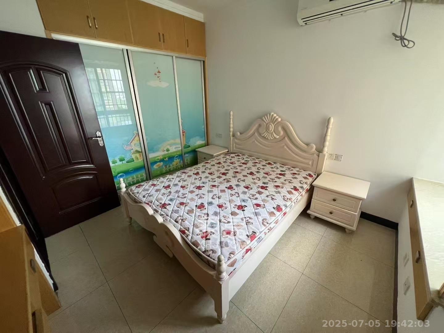 和馨园  3室1厅1卫   2300.00元/月室内图