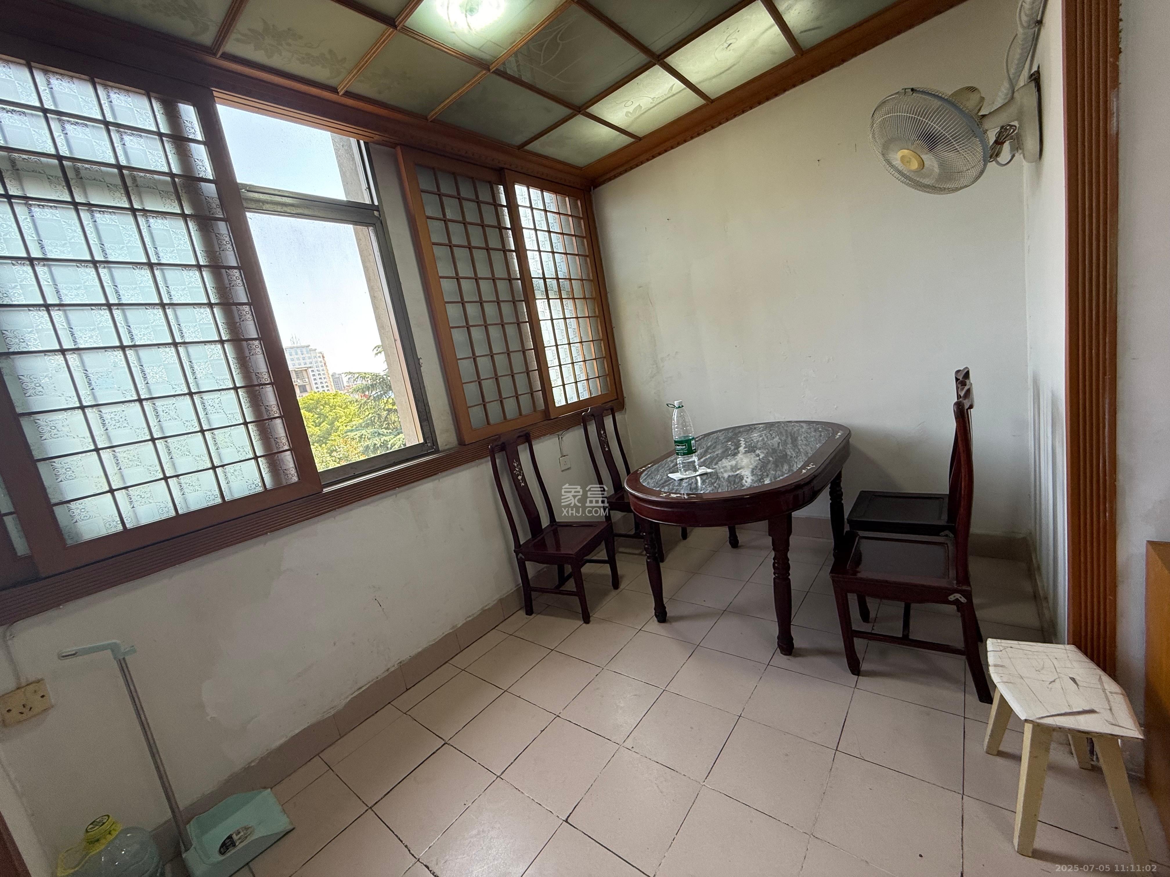 长沙市老干部休养所 3室1厅1卫 2300.0元/月 长沙市老干部休养所 3室1厅1卫 2300.0元/月室内图