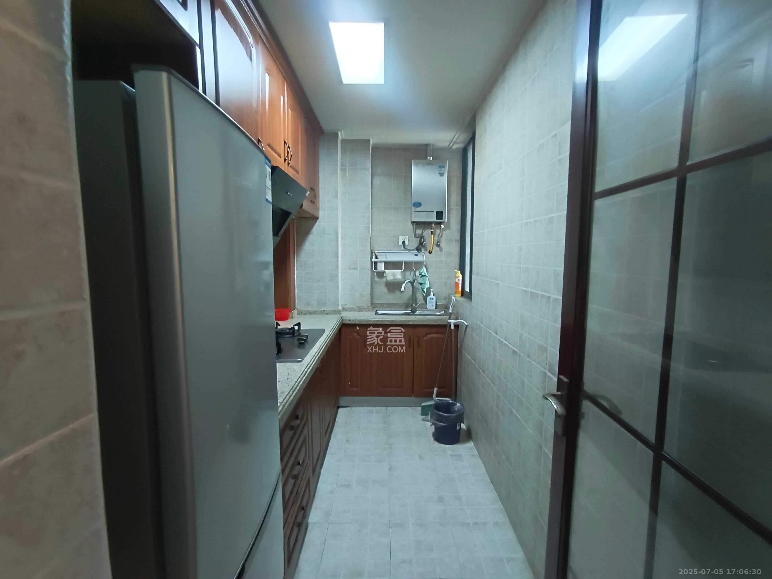 鑫远湘府华城 2室2厅1卫 2500.0元/月 鑫远湘府华城 2室2厅1卫 2500.0元/月室内图