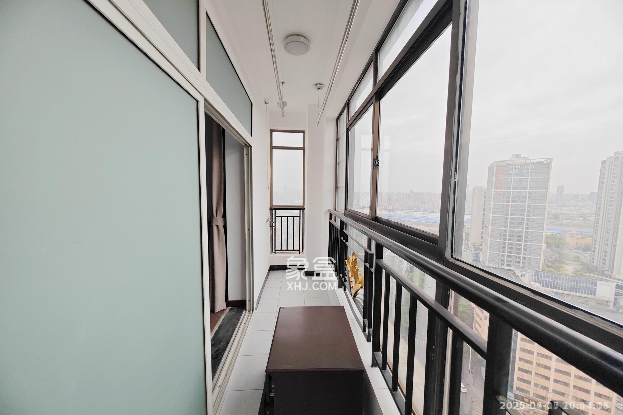 城南郡 5室2厅2卫 3600.0元/月 城南郡 5室2厅2卫 3600.0元/月室内图