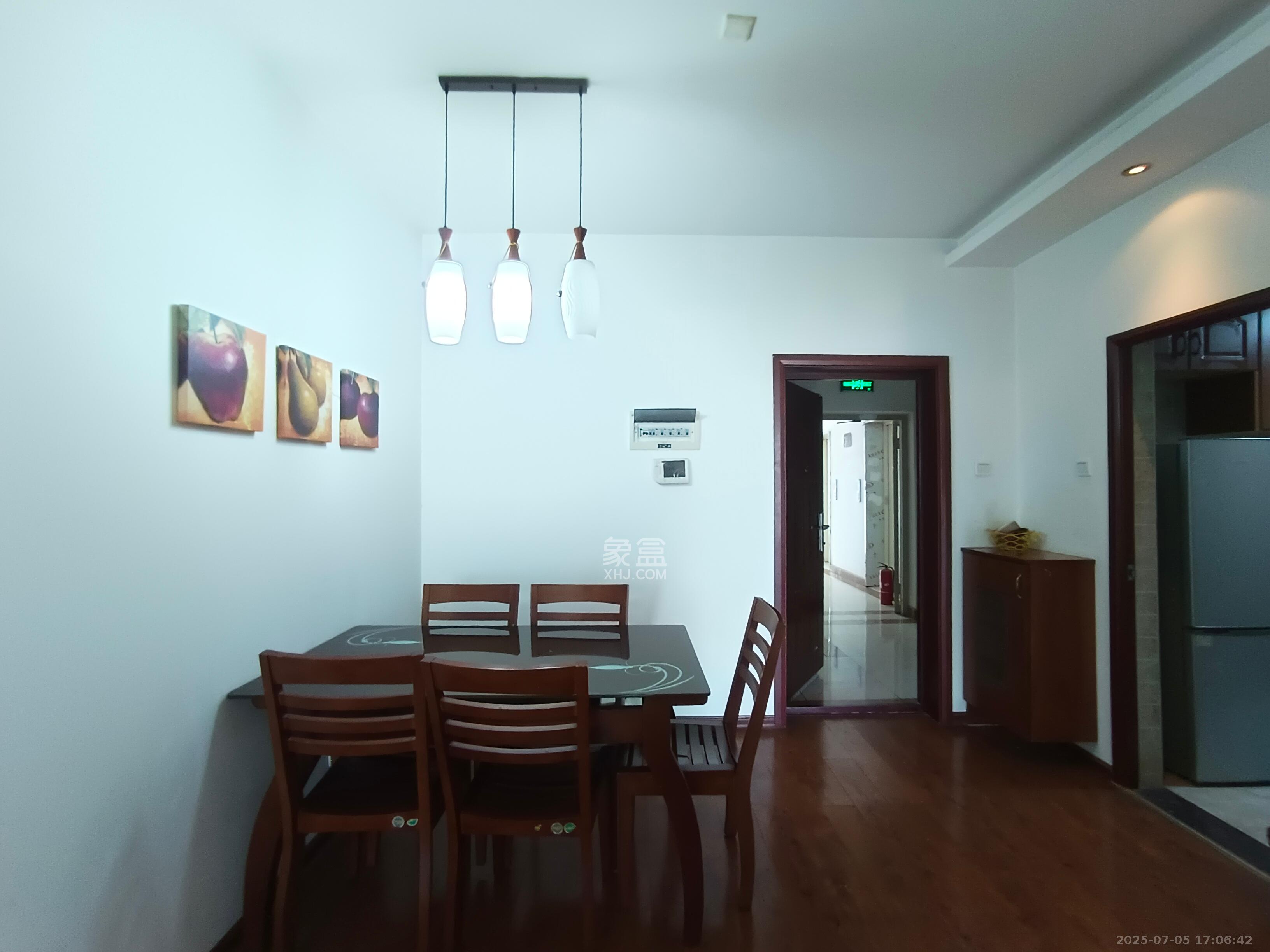 鑫远湘府华城 2室2厅1卫 2500.0元/月 鑫远湘府华城 2室2厅1卫 2500.0元/月室内图