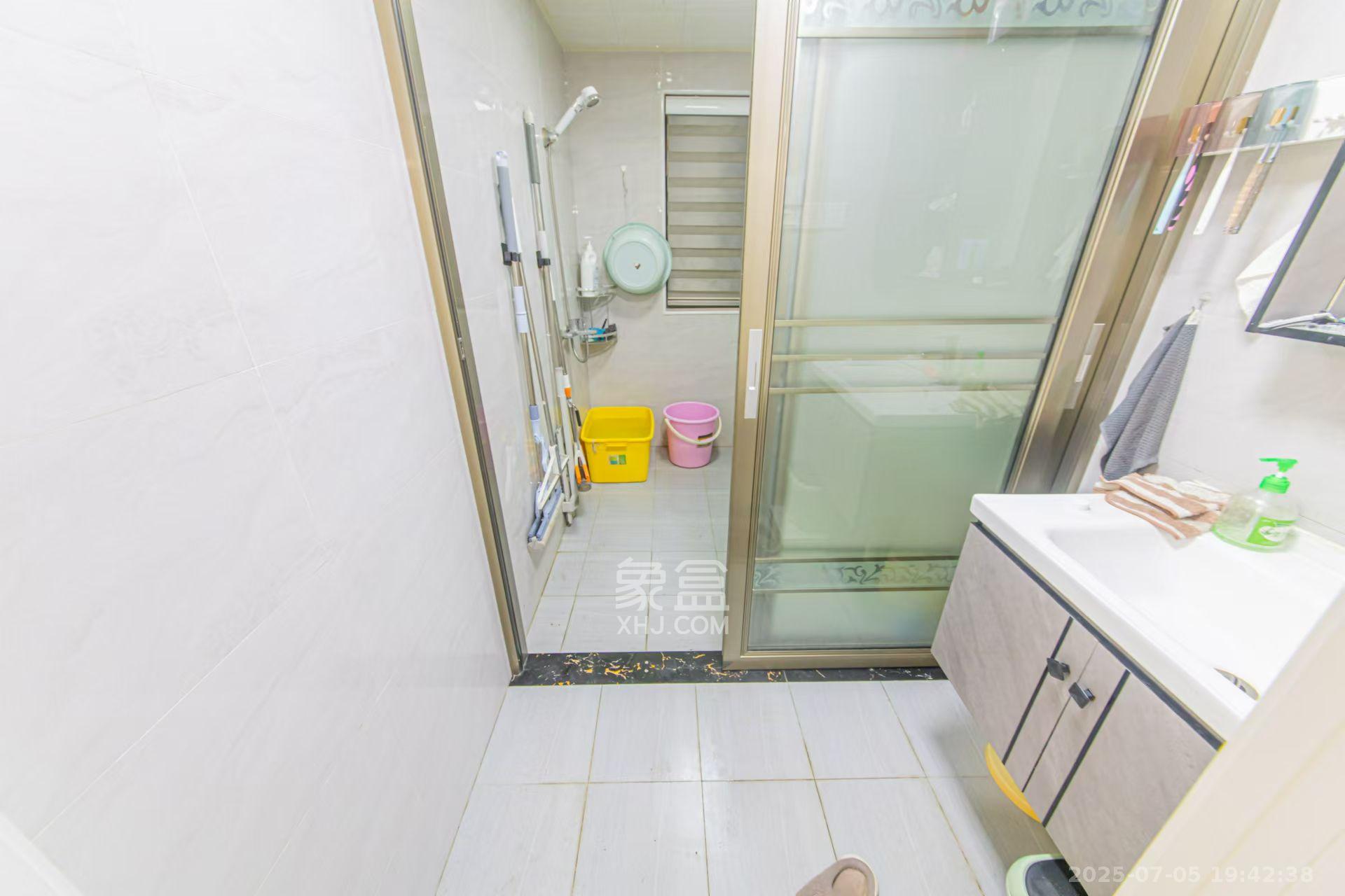 中建芙蓉嘉苑 3室2厅2卫 2100.0元/月 中建芙蓉嘉苑 3室2厅2卫 2100.0元/月室内图