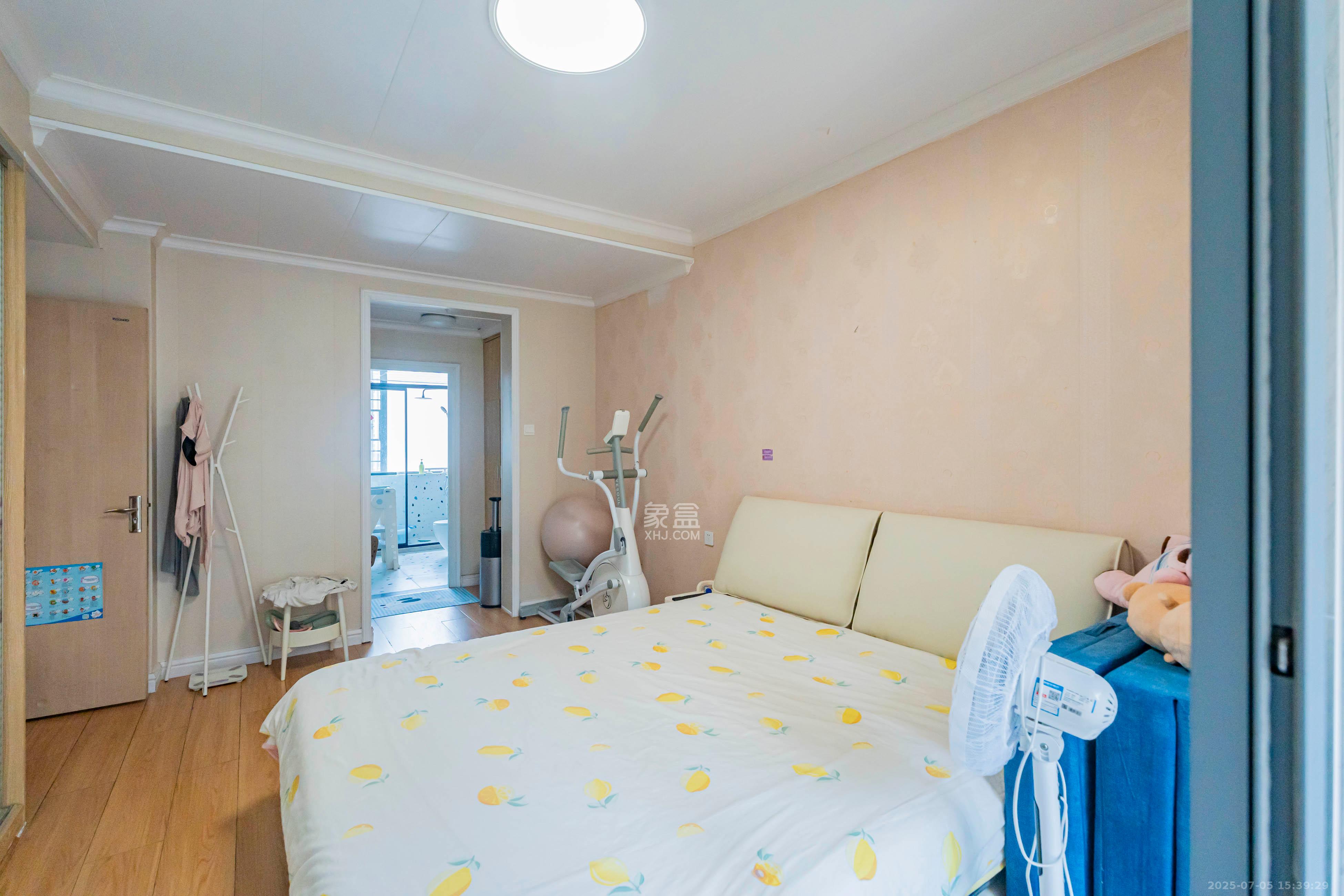 月畔湾  3室2厅1卫    115.0万 月畔湾  3室2厅1卫    115.0万卧室