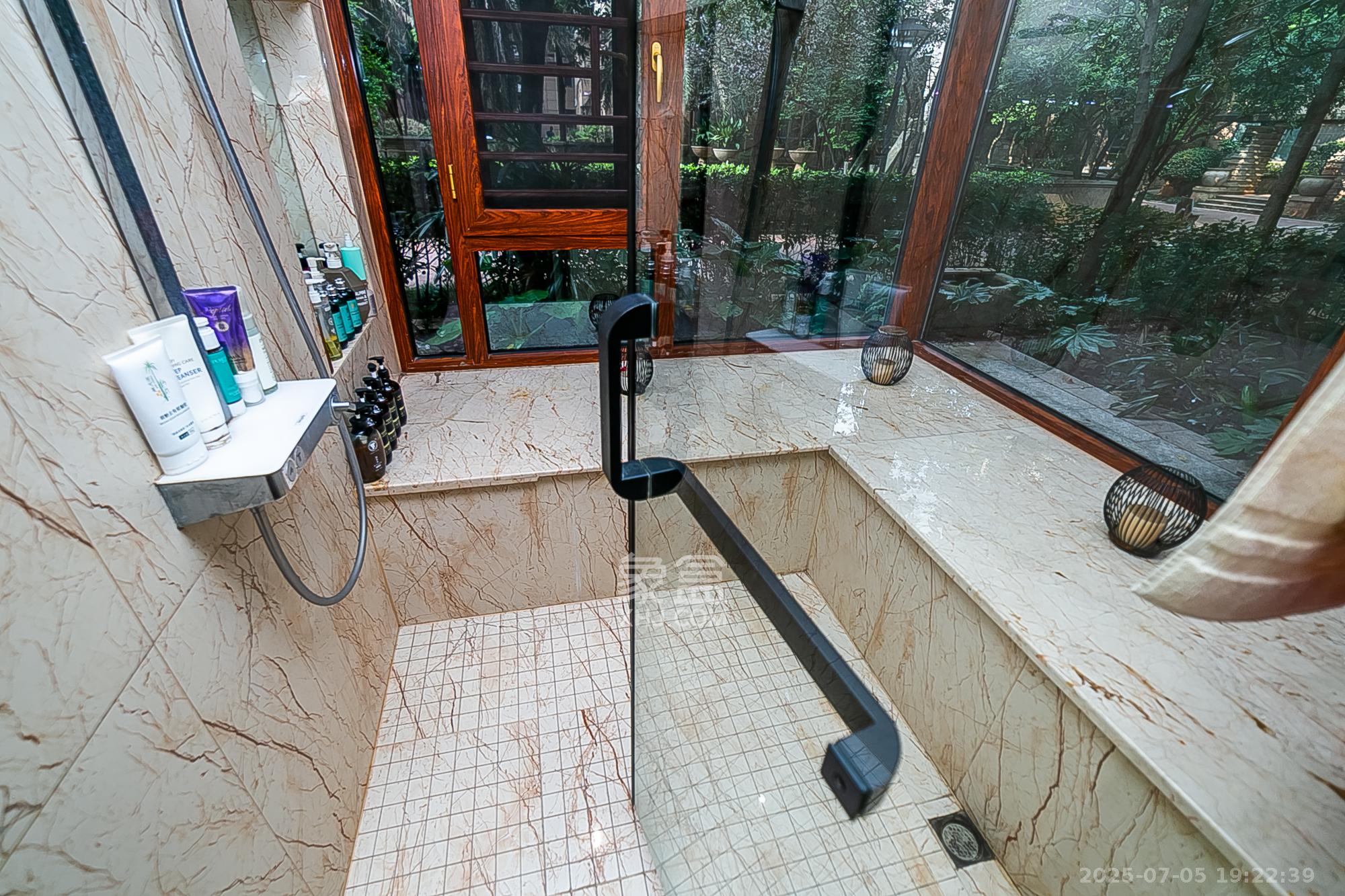 金域南外滩（望江佳园）  3室2厅2卫    348.0万卫生间