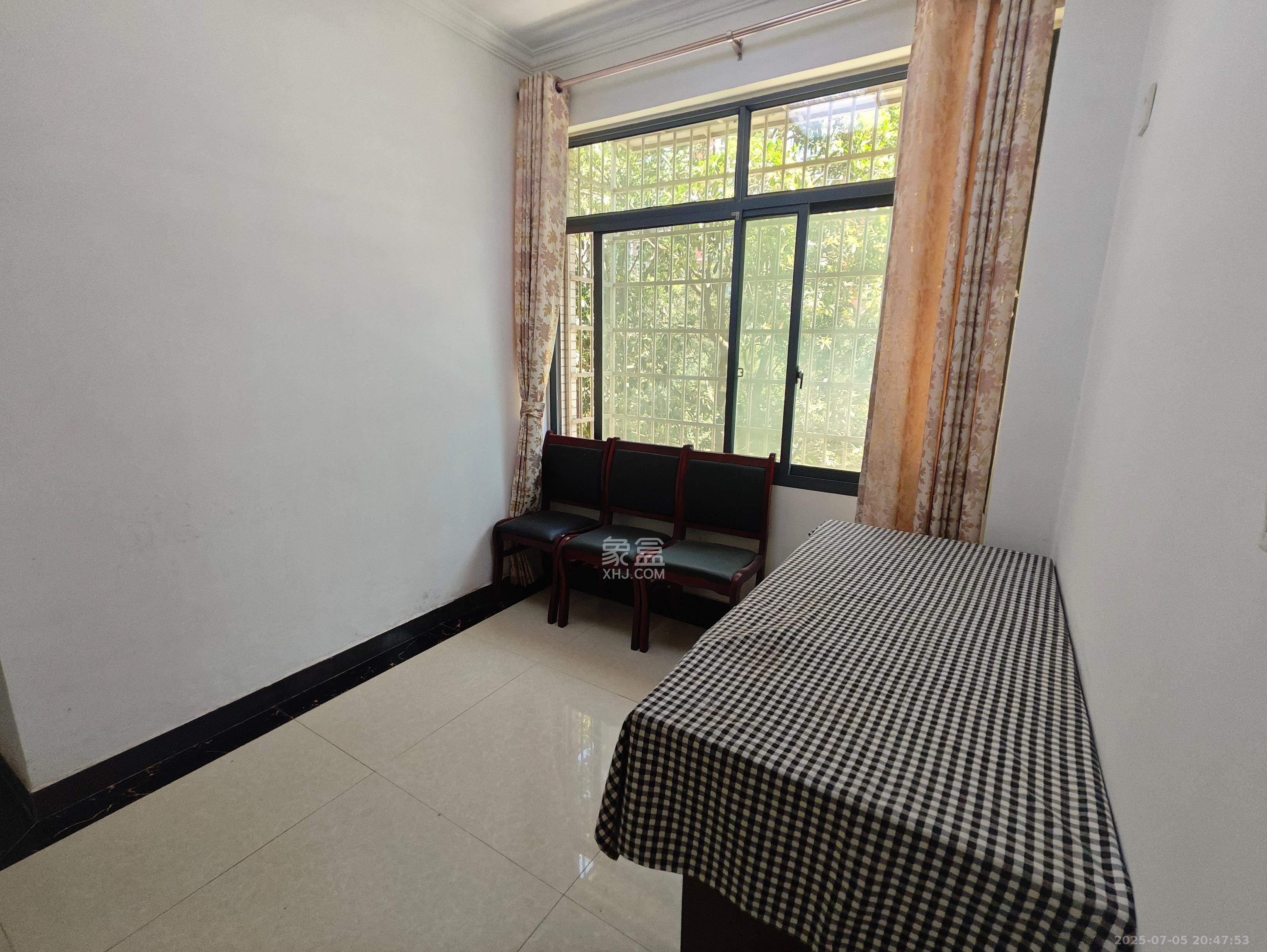 浩龙音乐界 3室1厅1卫 2000.0元/月 浩龙音乐界 3室1厅1卫 2000.0元/月室内图