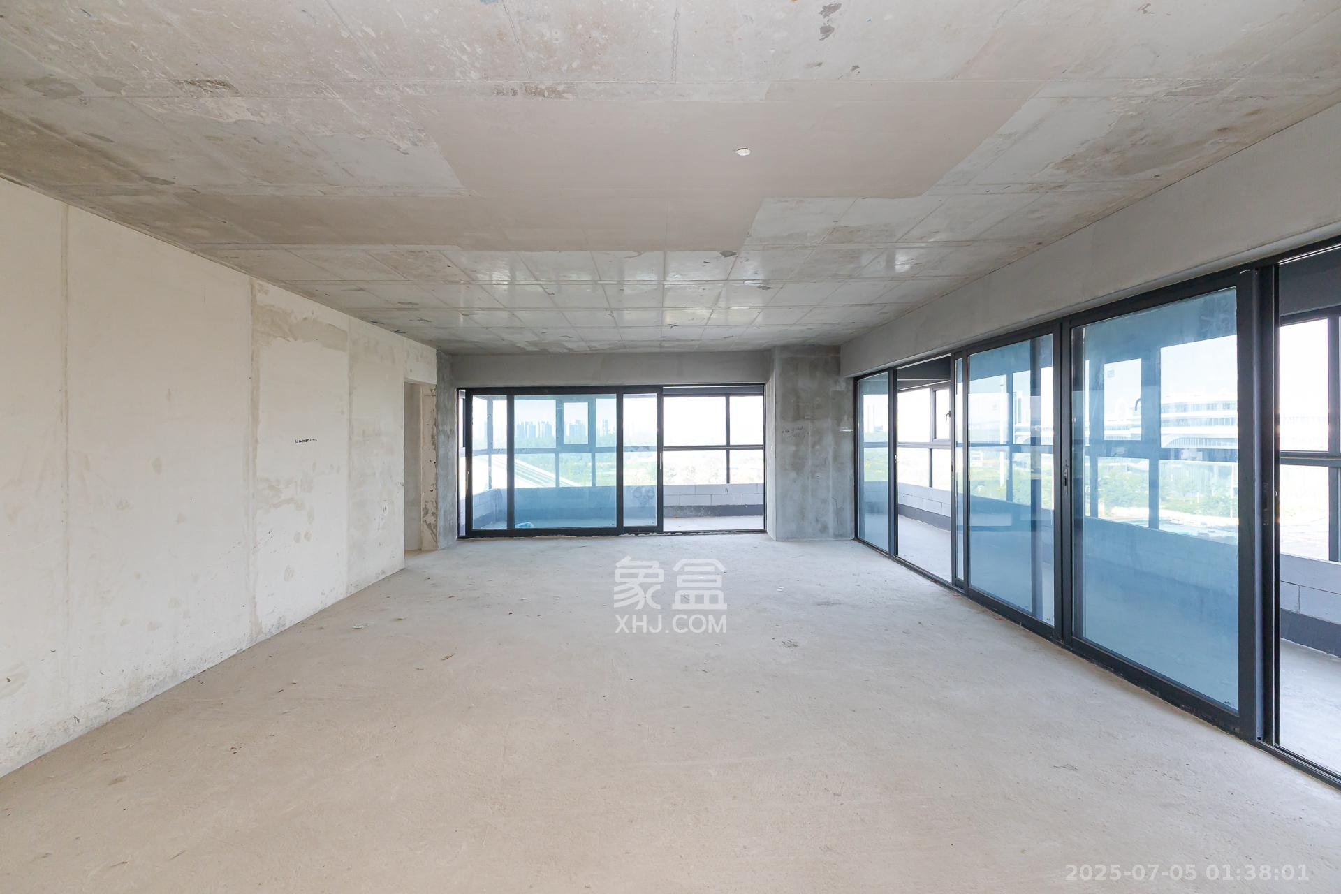 越秀湘江星汇城一期 4室2厅3卫 260.0万 越秀湘江星汇城一期 4室2厅3卫 260.0万客厅