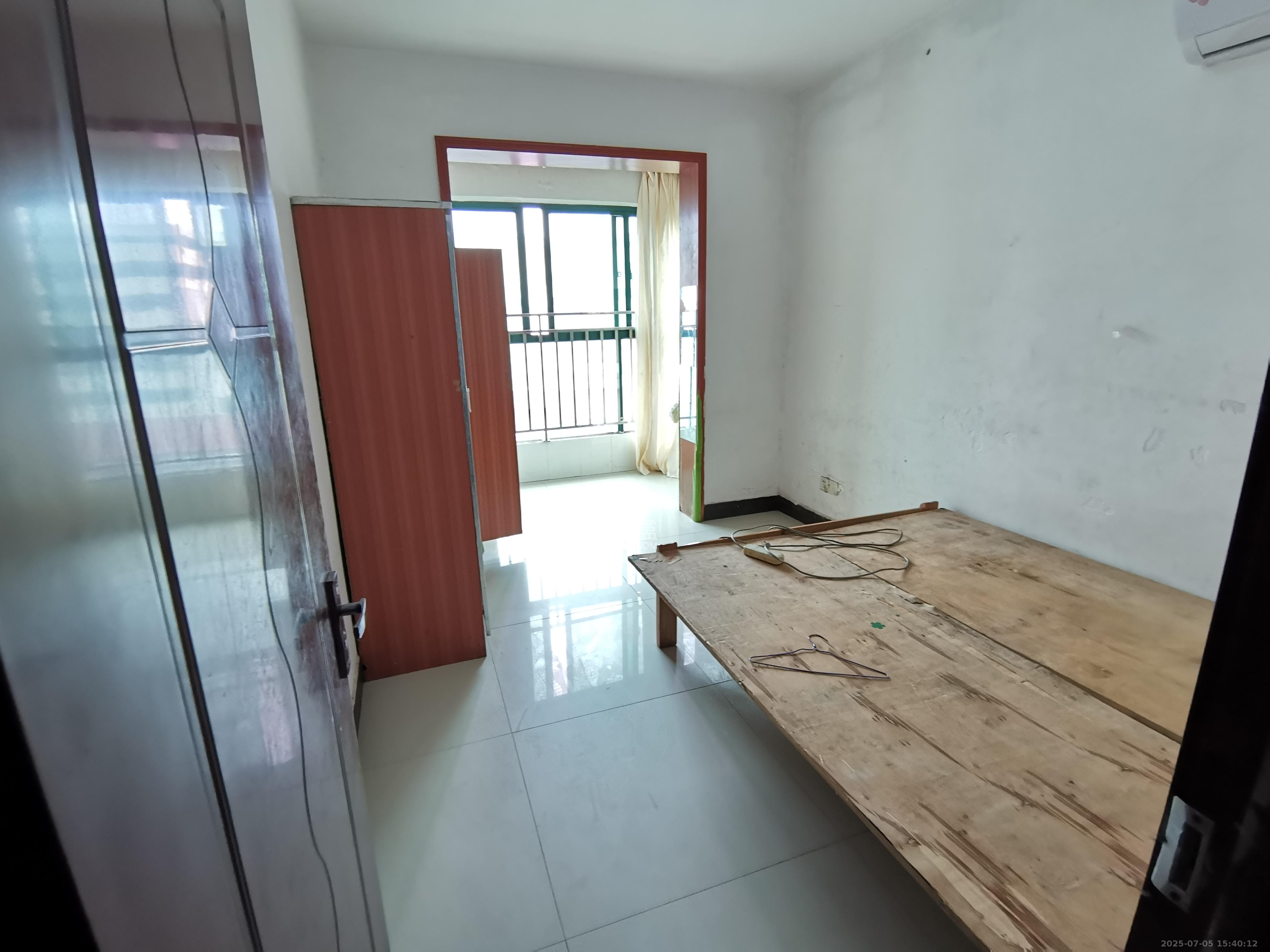 高桥财富大厦  3室1厅1卫    2000.0元/月 高桥财富大厦  3室1厅1卫    2000.0元/月室内图