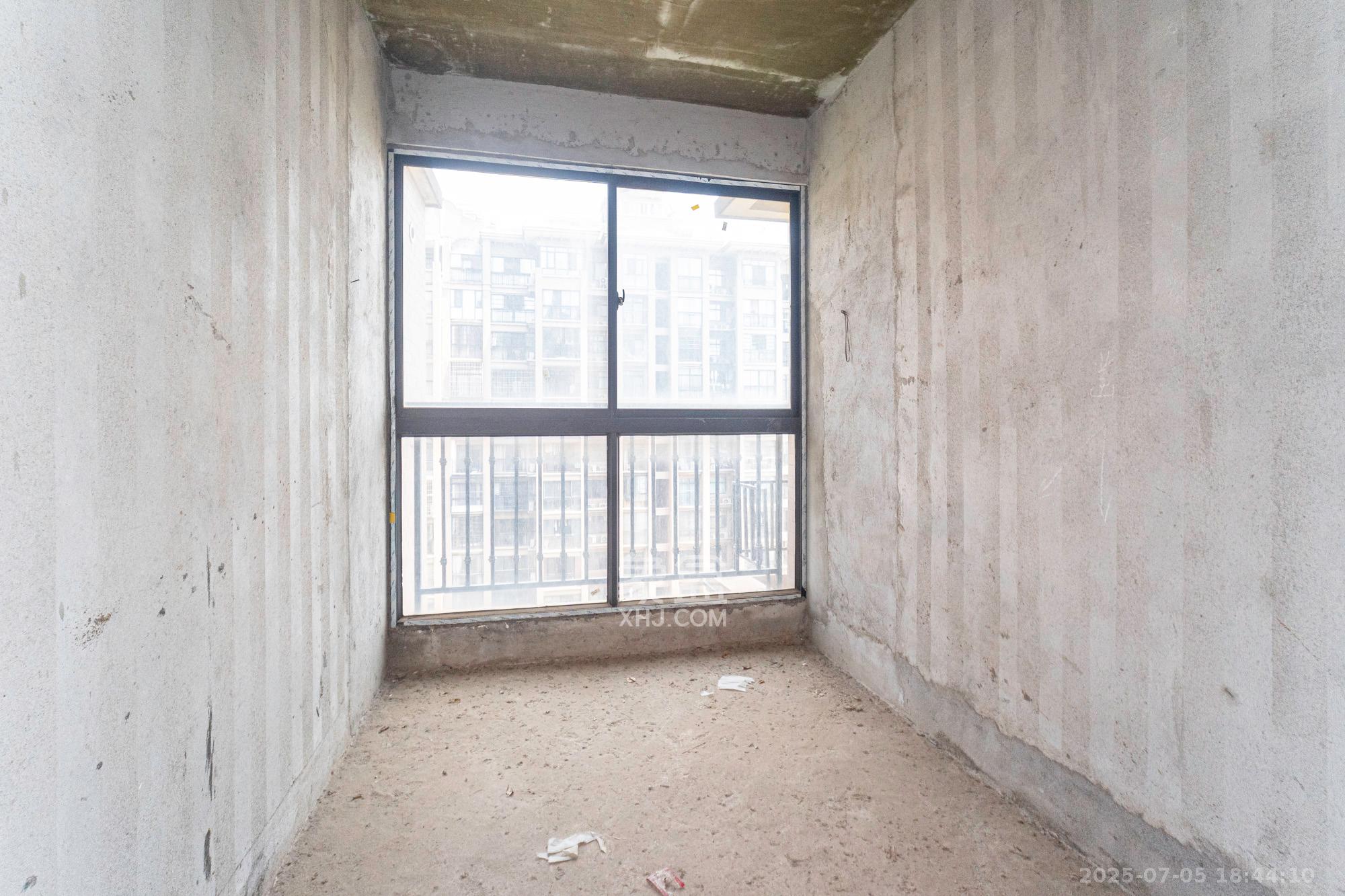 康桥长郡 4室2厅2卫 75.0万 康桥长郡 4室2厅2卫 75.0万卧室