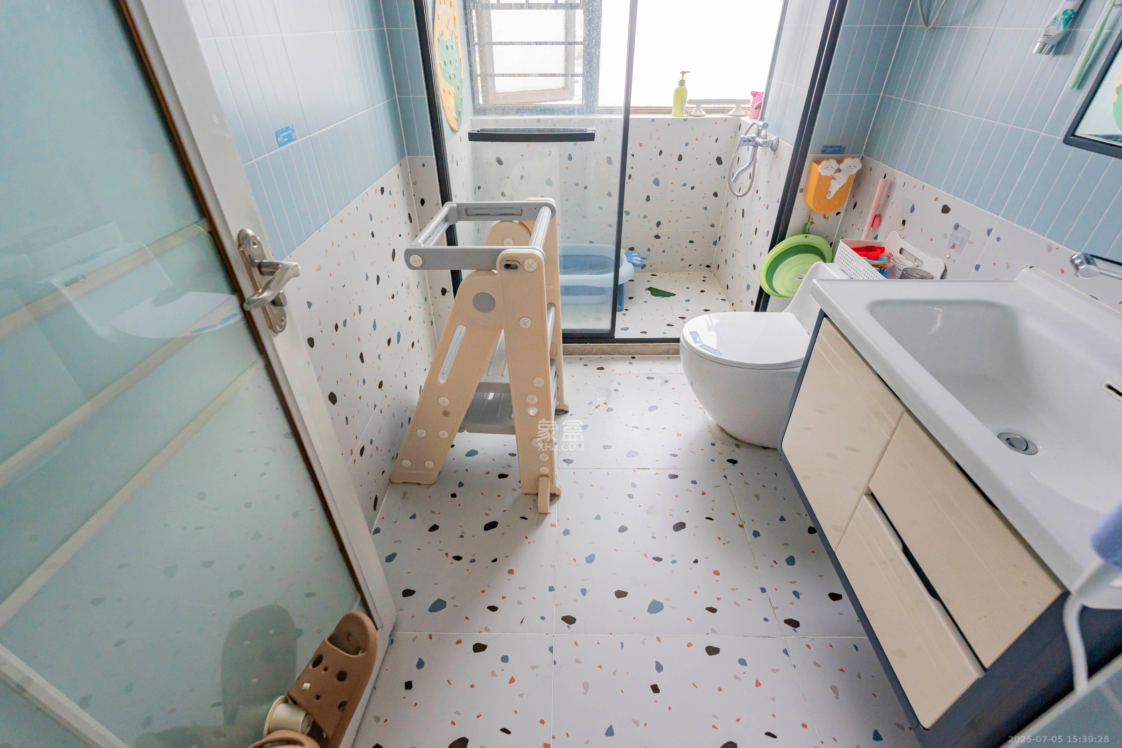 月畔湾  3室2厅1卫    115.0万 月畔湾  3室2厅1卫    115.0万卫生间