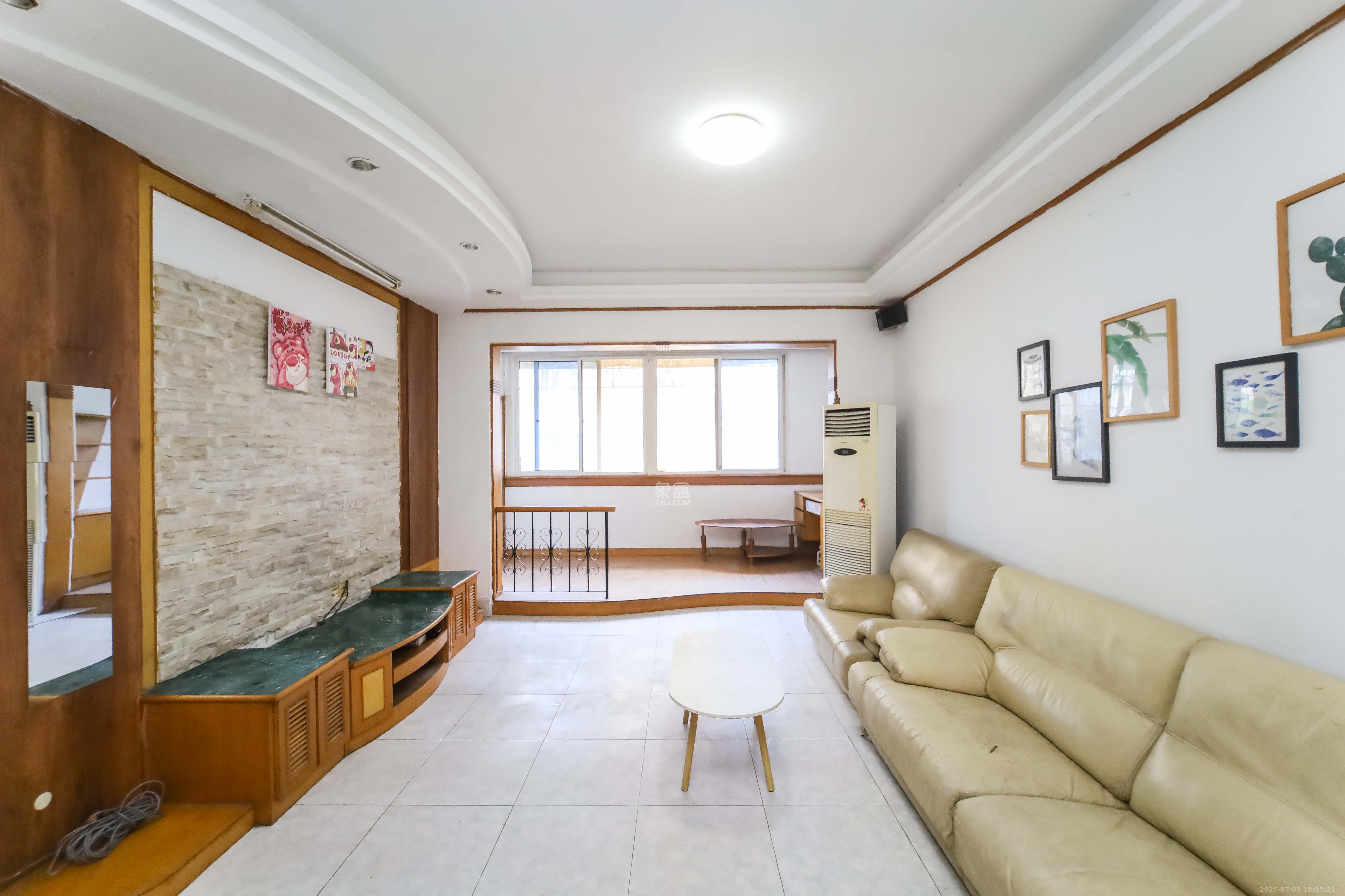 荷花园电信宿舍(天辰荷花苑)  2室2厅1卫    54.8万 荷花园电信宿舍(天辰荷花苑)  2室2厅1卫    54.8万客厅