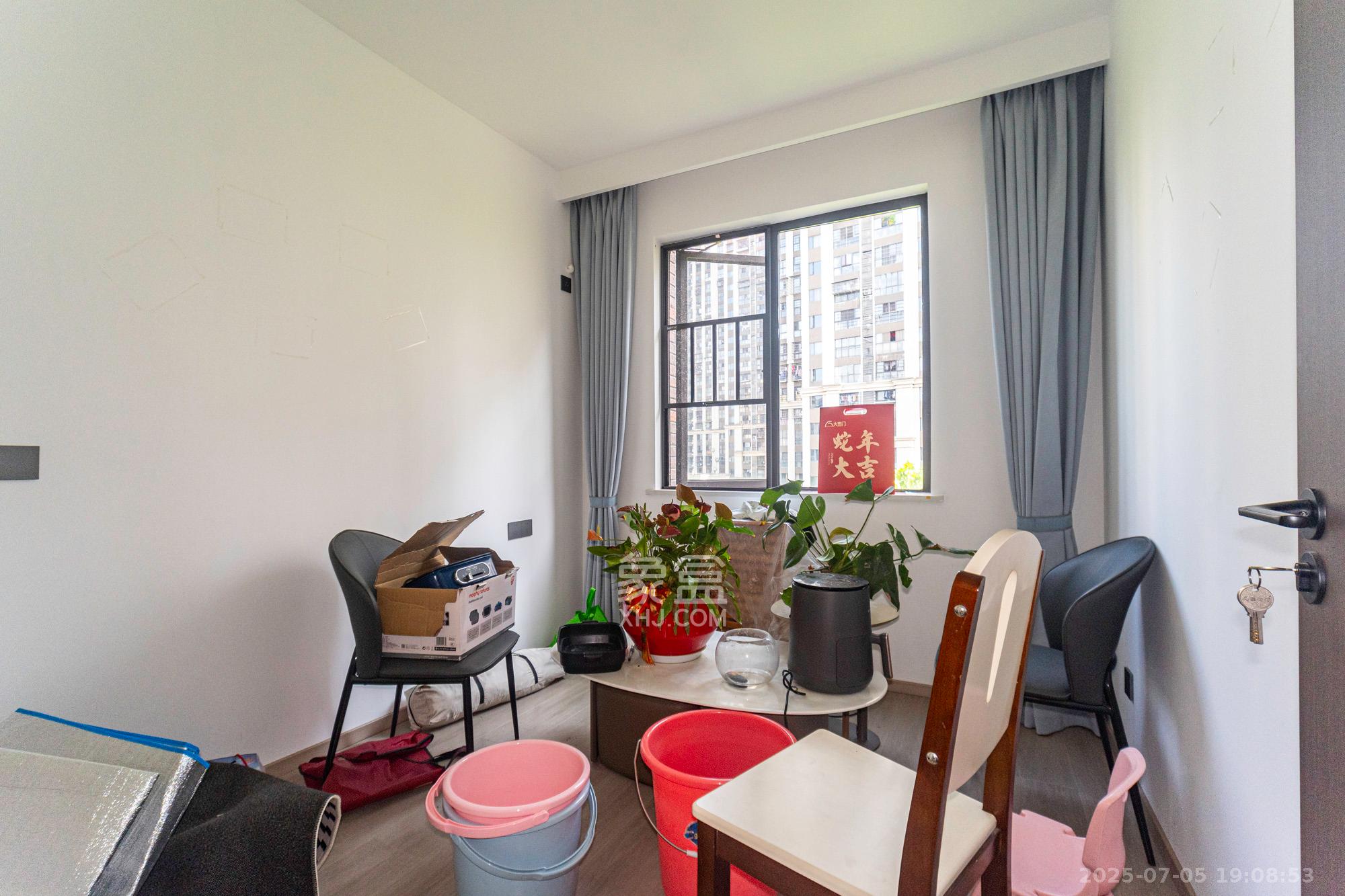 星湖湾二期洋房  4室2厅2卫    178.0万 星湖湾二期洋房  4室2厅2卫    178.0万卧室