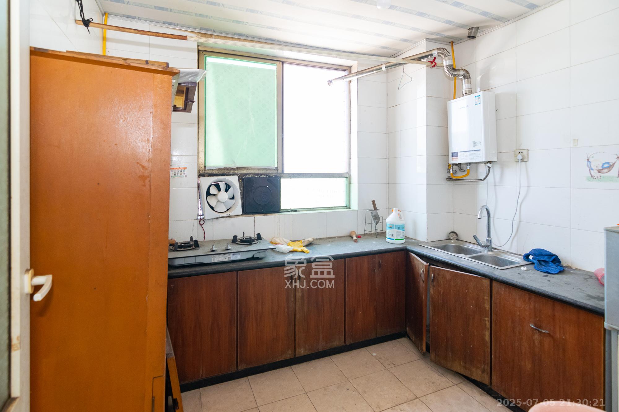 黄金乡金沙村废旧大市场  3室2厅1卫    42.8万 黄金乡金沙村废旧大市场  3室2厅1卫    42.8万厨房