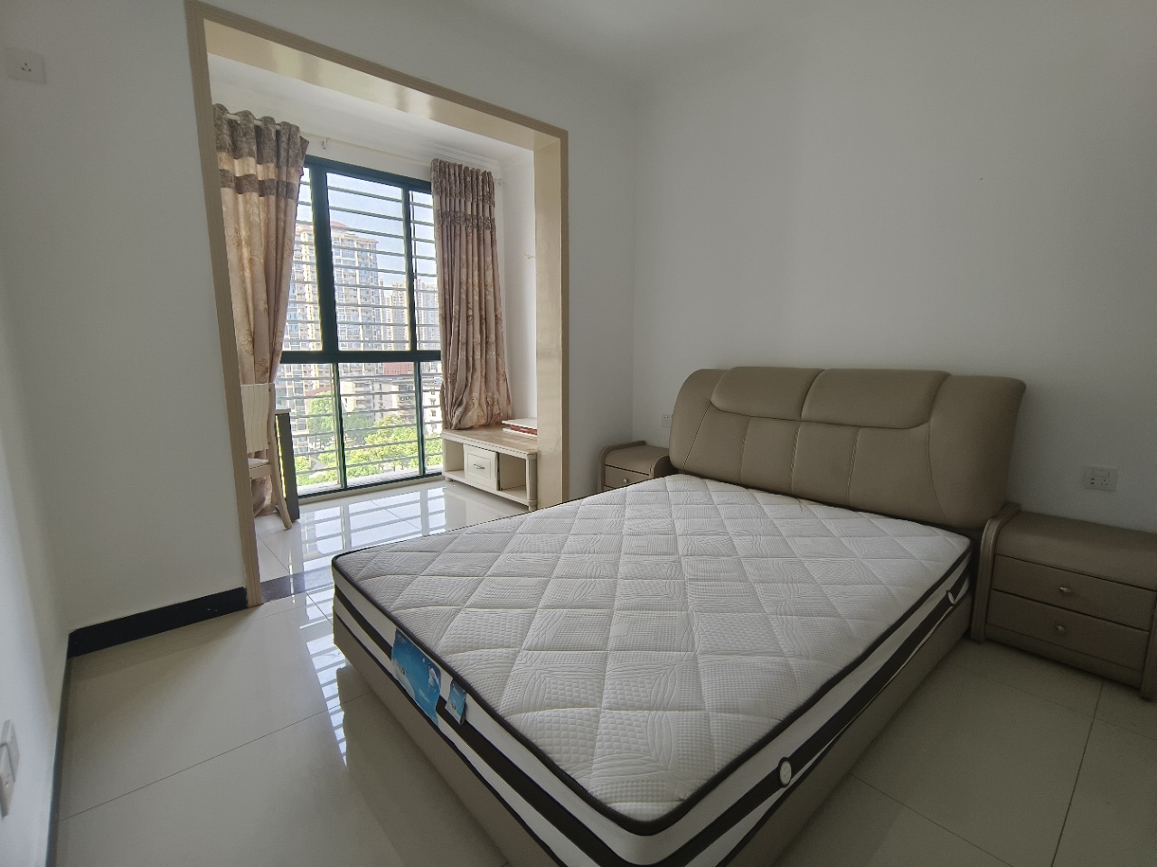 品阁 3室2厅2卫 2000.0元/月 品阁 3室2厅2卫 2000.0元/月室内图