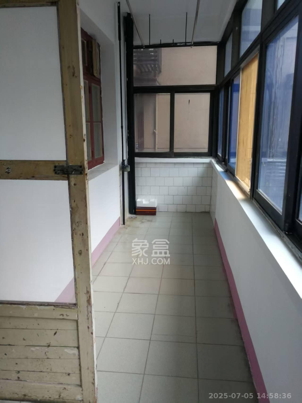 八一路417号大院 3室1厅1卫 2500.0元/月 八一路417号大院 3室1厅1卫 2500.0元/月室内图