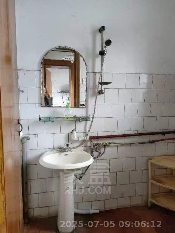 红旗北路散盘 3室1厅1卫 500.0元/月 红旗北路散盘 3室1厅1卫 500.0元/月室内图